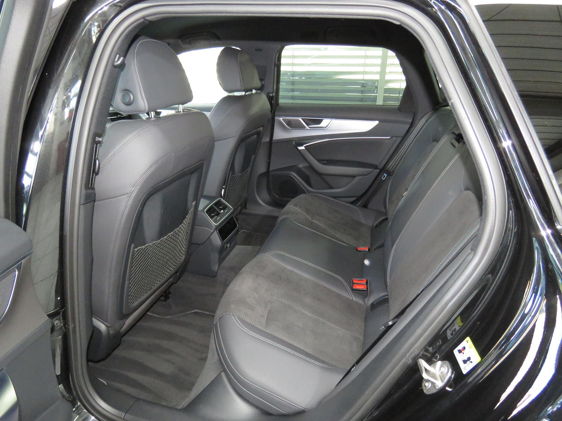 AUDI A6 Avant 55 TFSIe Sport Quattro S-tronic (Automat)-image-8