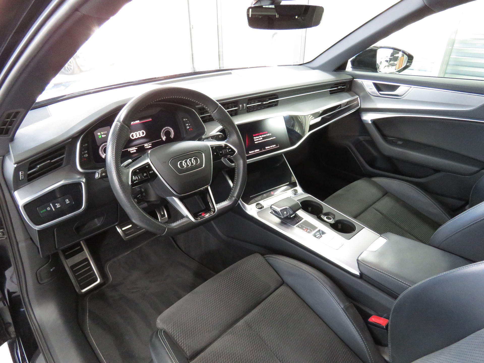 AUDI A6 Avant 55 TFSIe Sport Quattro S-tronic (Automat)-image-6