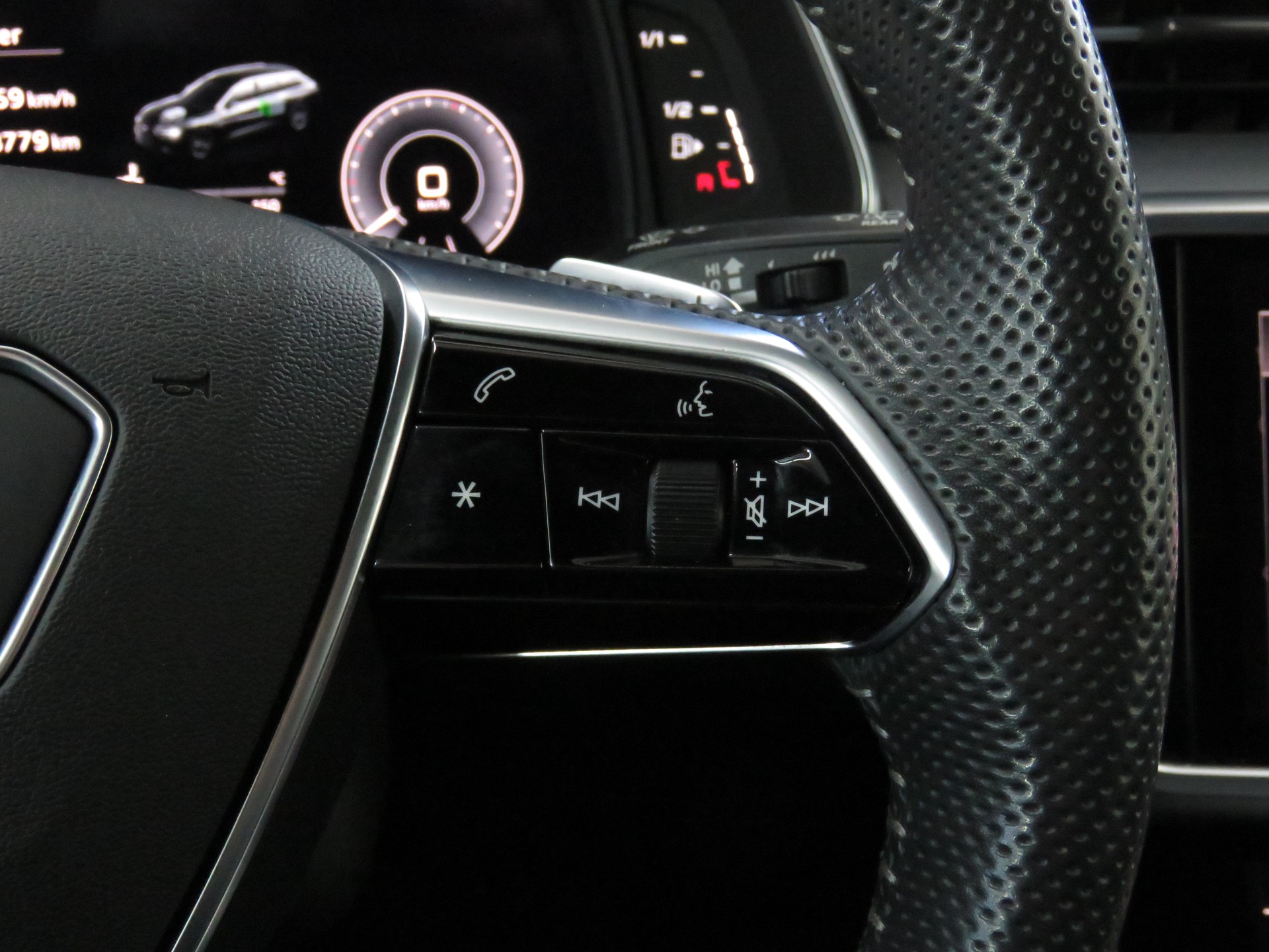 AUDI A6 Avant 55 TFSIe Sport Quattro S-tronic (Automat)-image-18