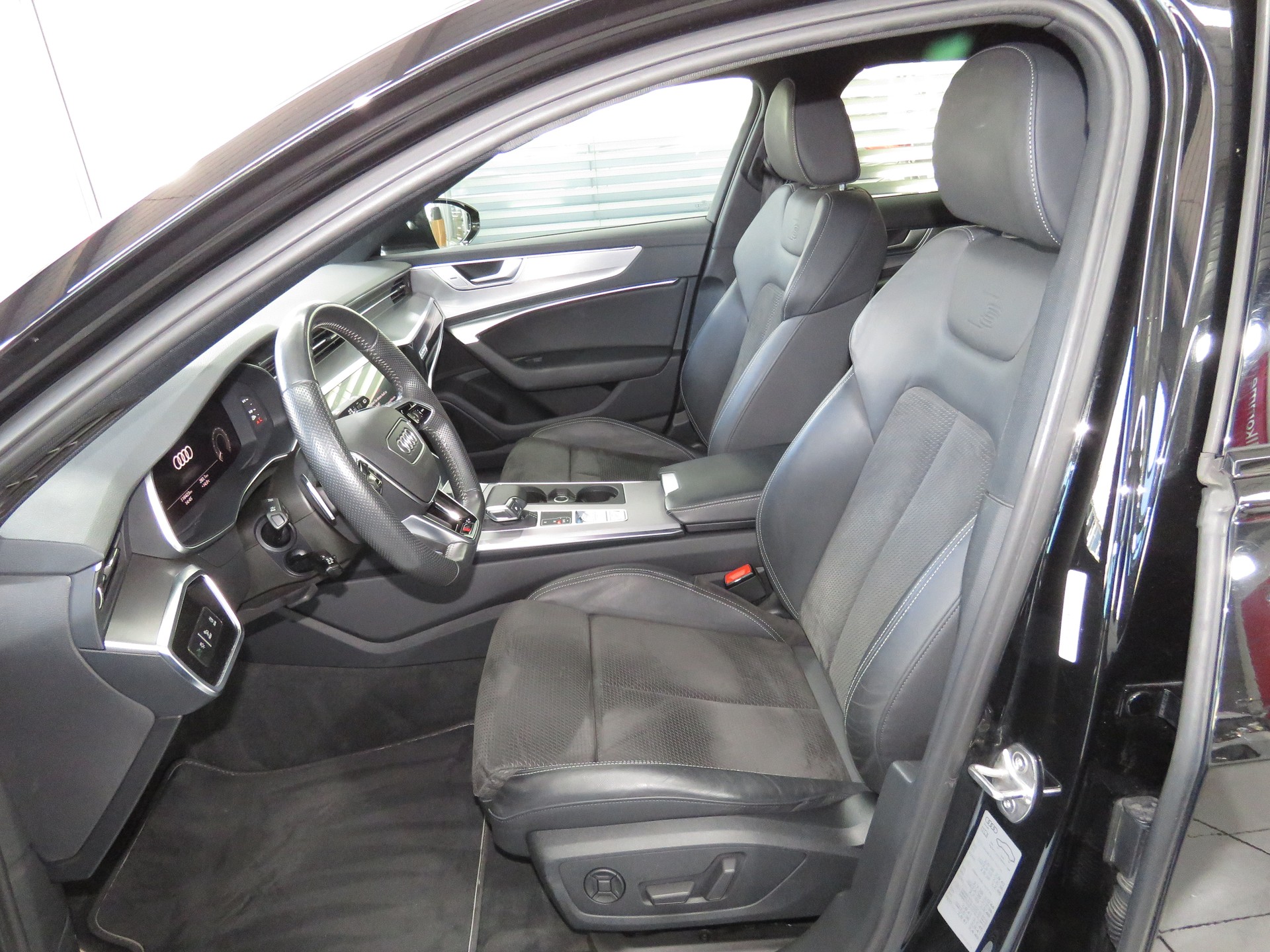 AUDI A6 Avant 55 TFSIe Sport Quattro S-tronic (Automat)-image-7