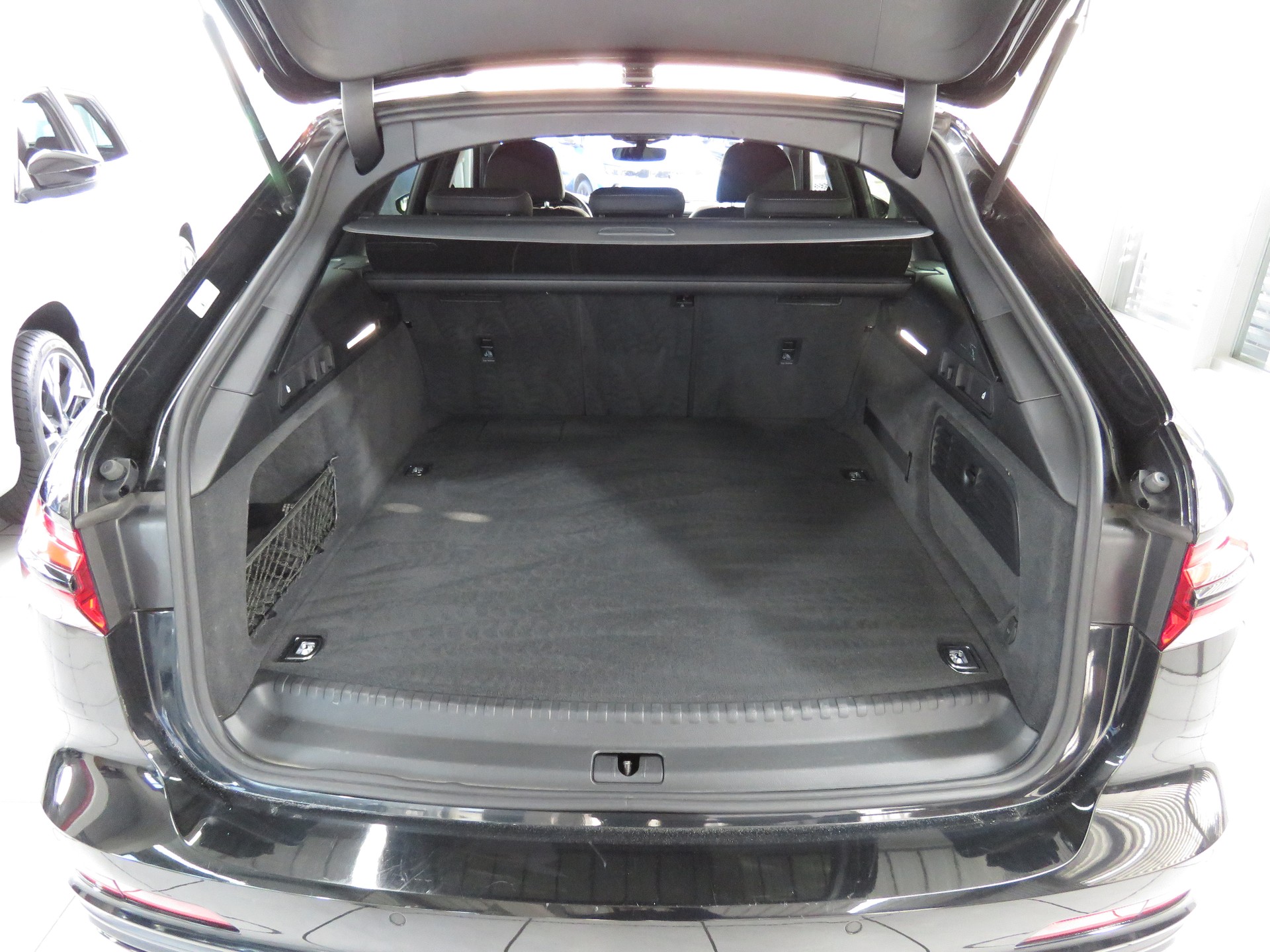 AUDI A6 Avant 55 TFSIe Sport Quattro S-tronic (Automat)-image-9