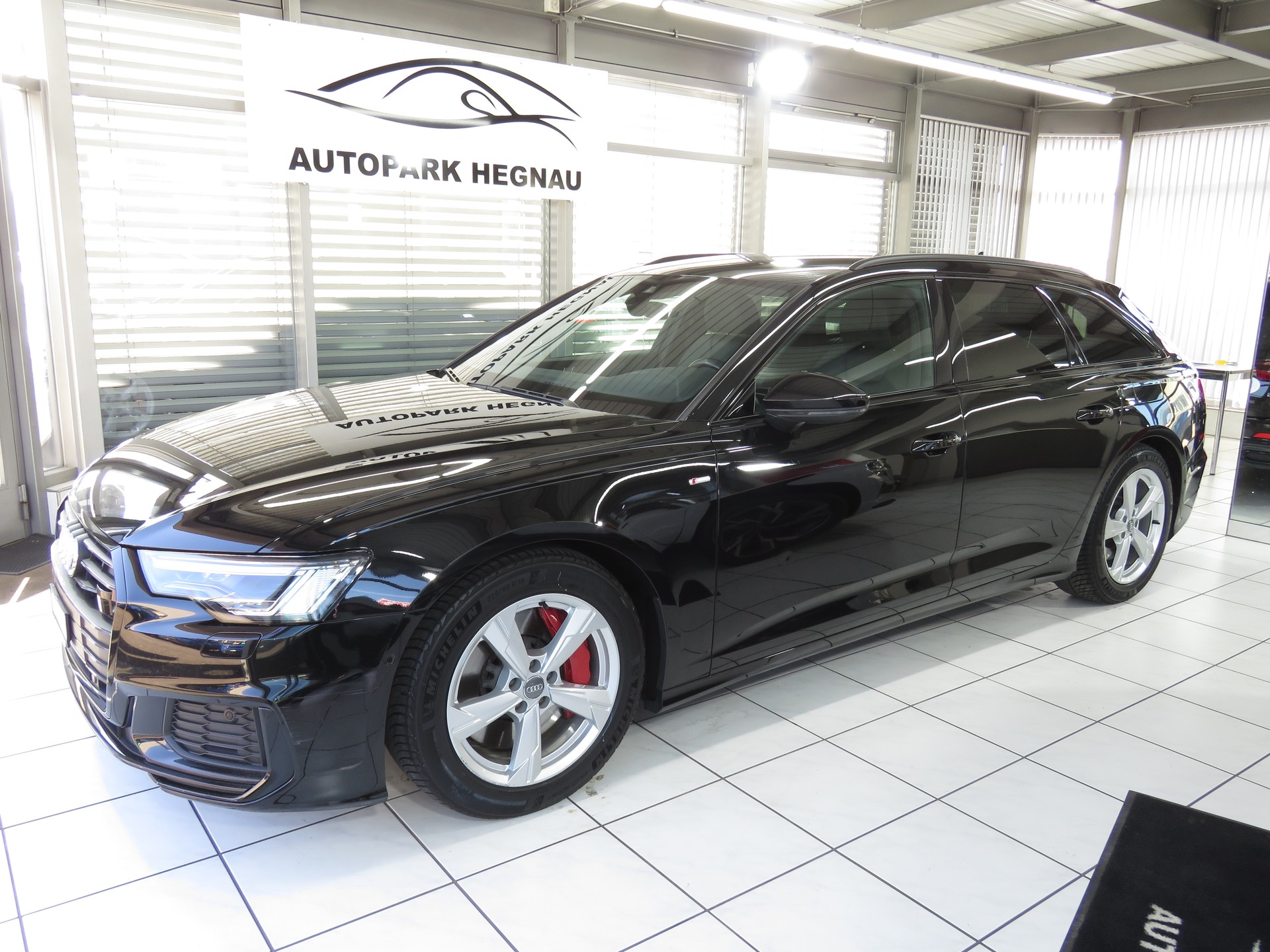 AUDI A6 Avant 55 TFSIe Sport Quattro S-tronic (Automat)-image-0