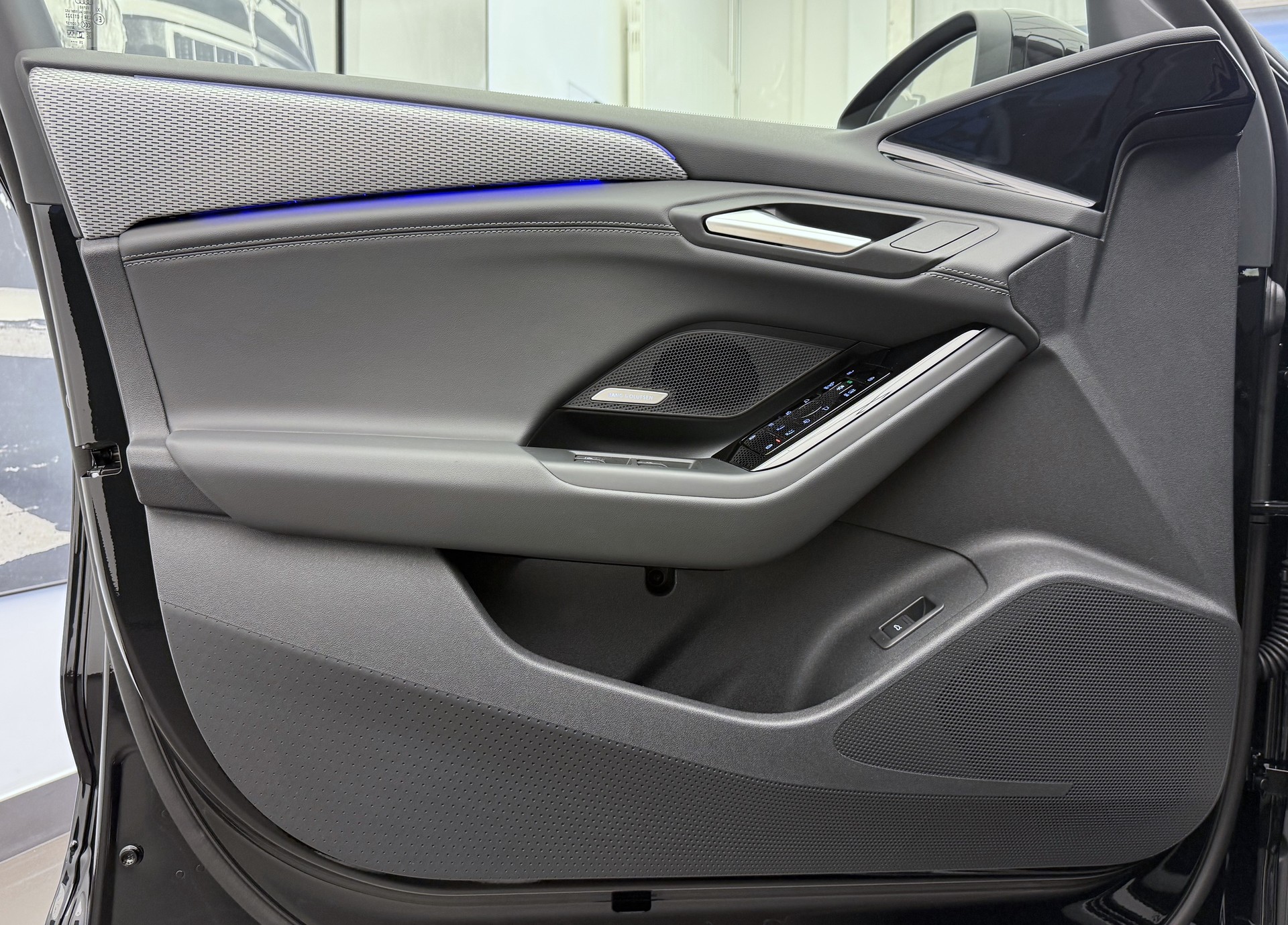 AUDI A6 Avant e-tron quattro-image-3