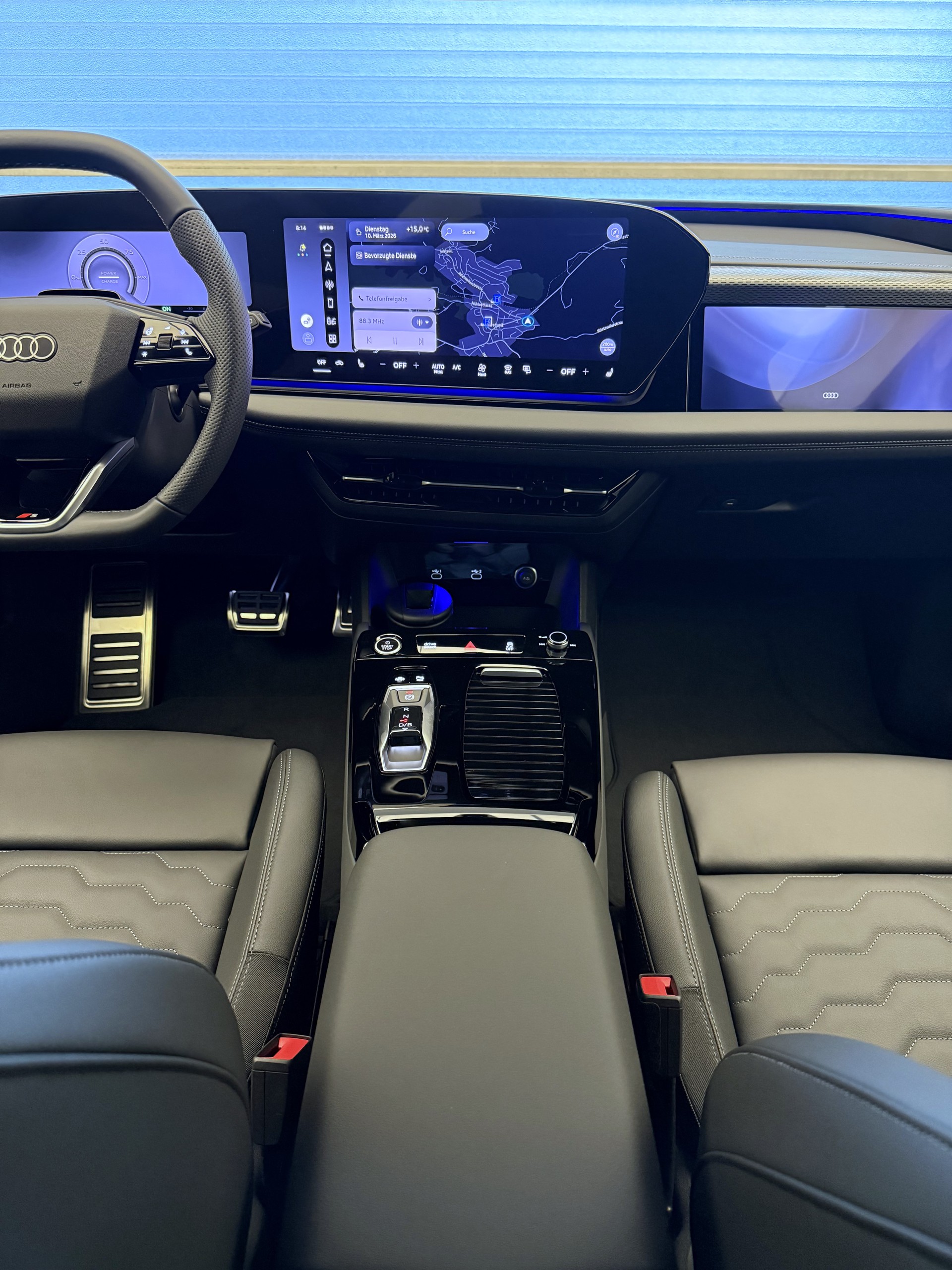 AUDI A6 Avant e-tron quattro-image-8