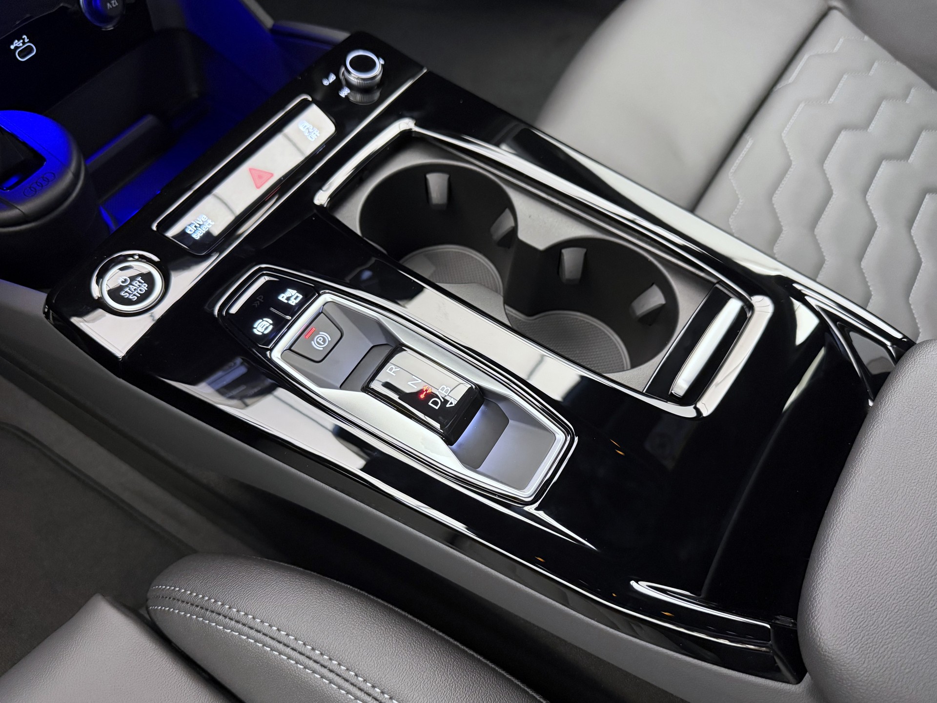 AUDI A6 Avant e-tron quattro-image-9