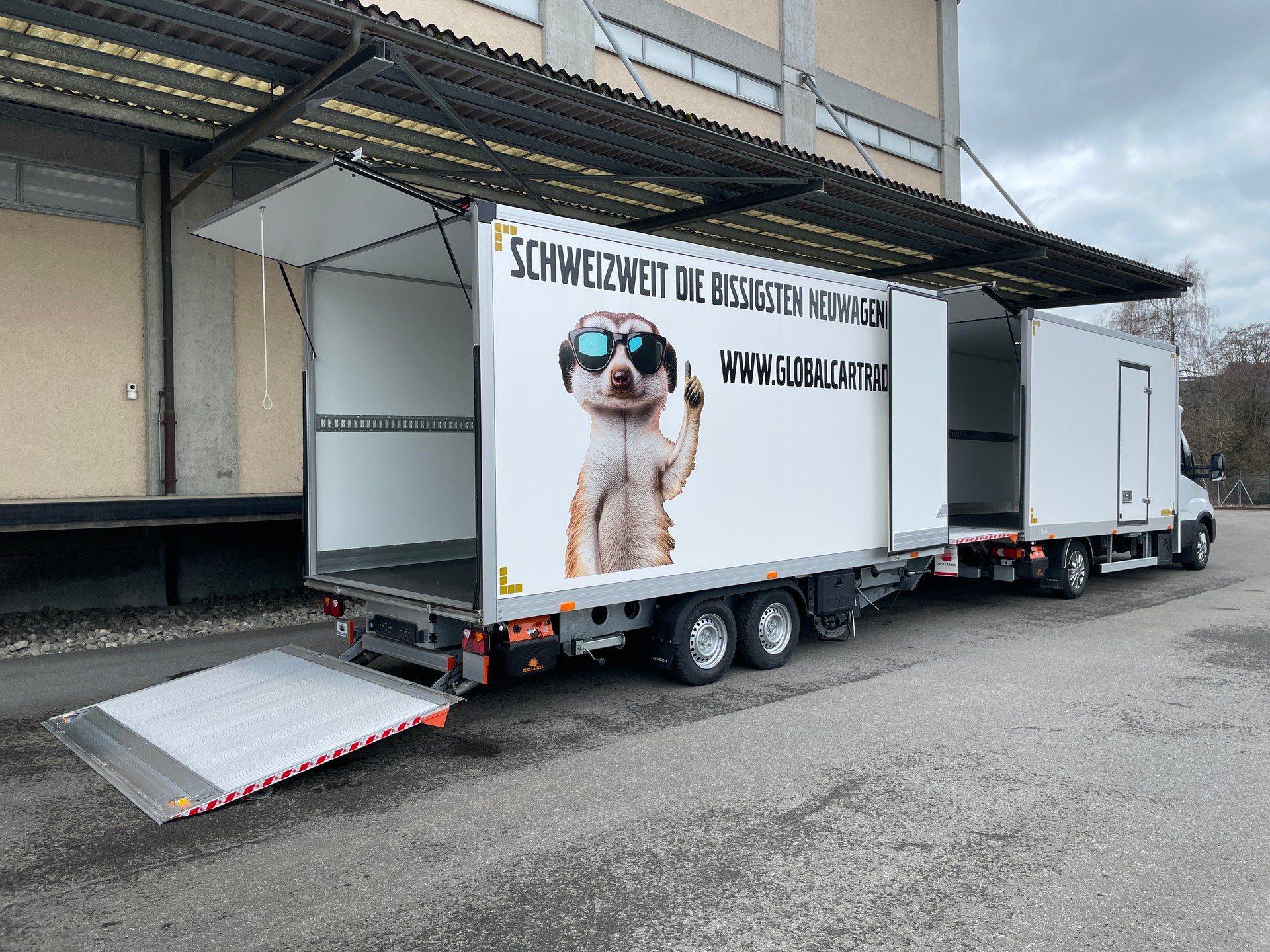 IVECO 35 S 18H A8 HIi-Matic 8-Gang Durchlader mit 2x Hebebühnen und Anhänger-image-1