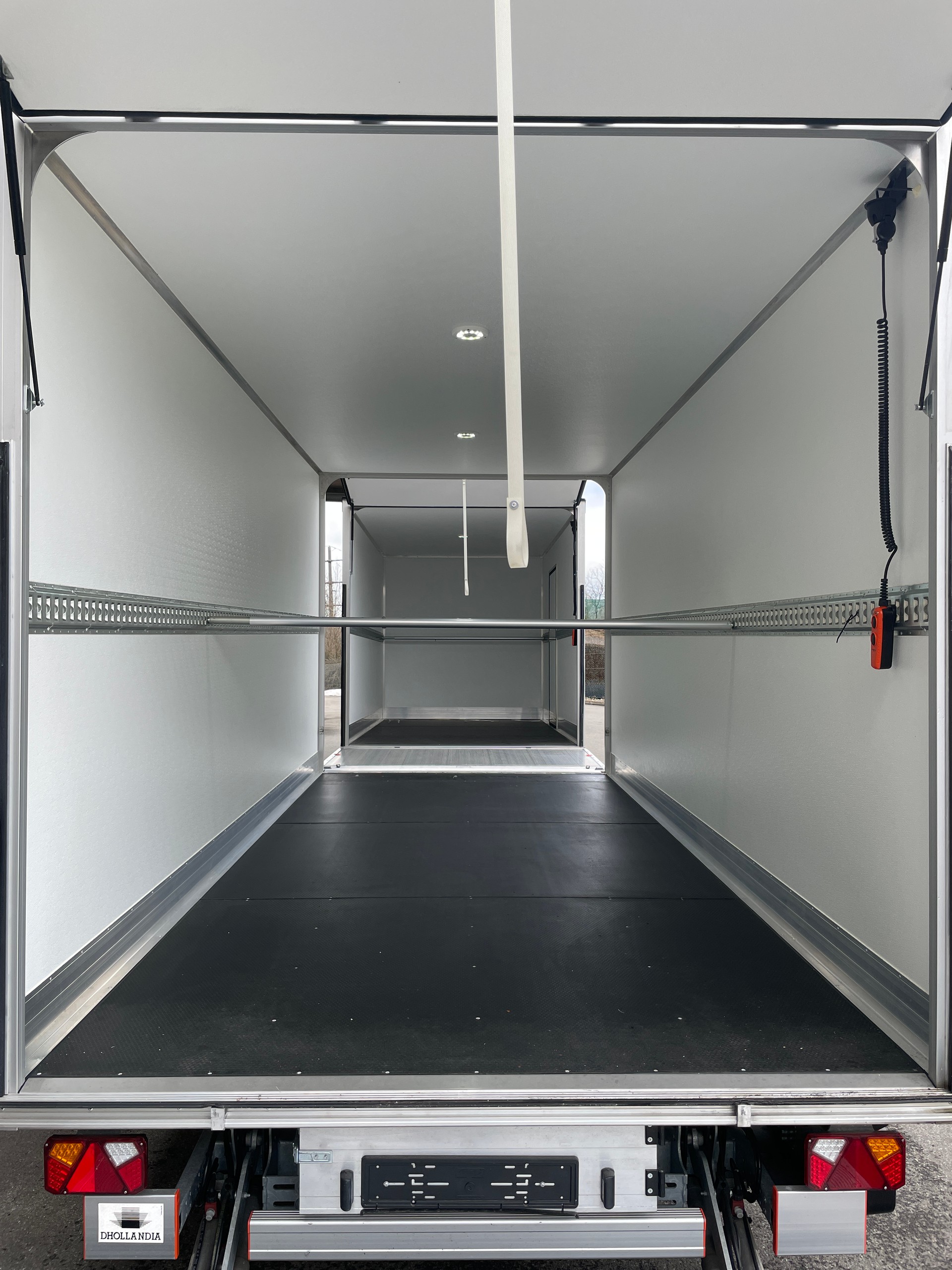 IVECO 35 S 18H A8 HIi-Matic 8-Gang Durchlader mit 2x Hebebühnen und Anhänger-image-6