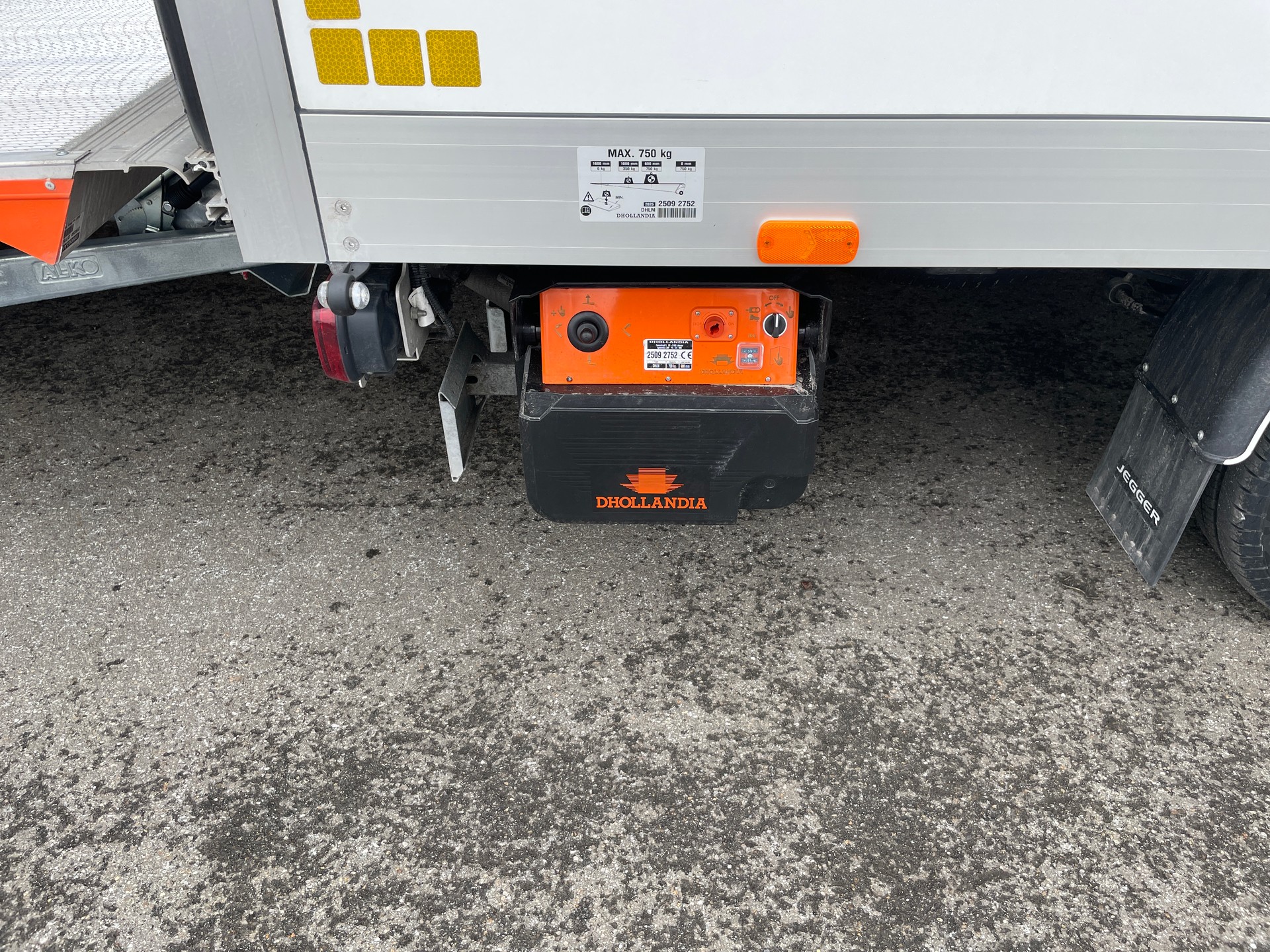 IVECO 35 S 18H A8 HIi-Matic 8-Gang Durchlader mit 2x Hebebühnen und Anhänger-image-5