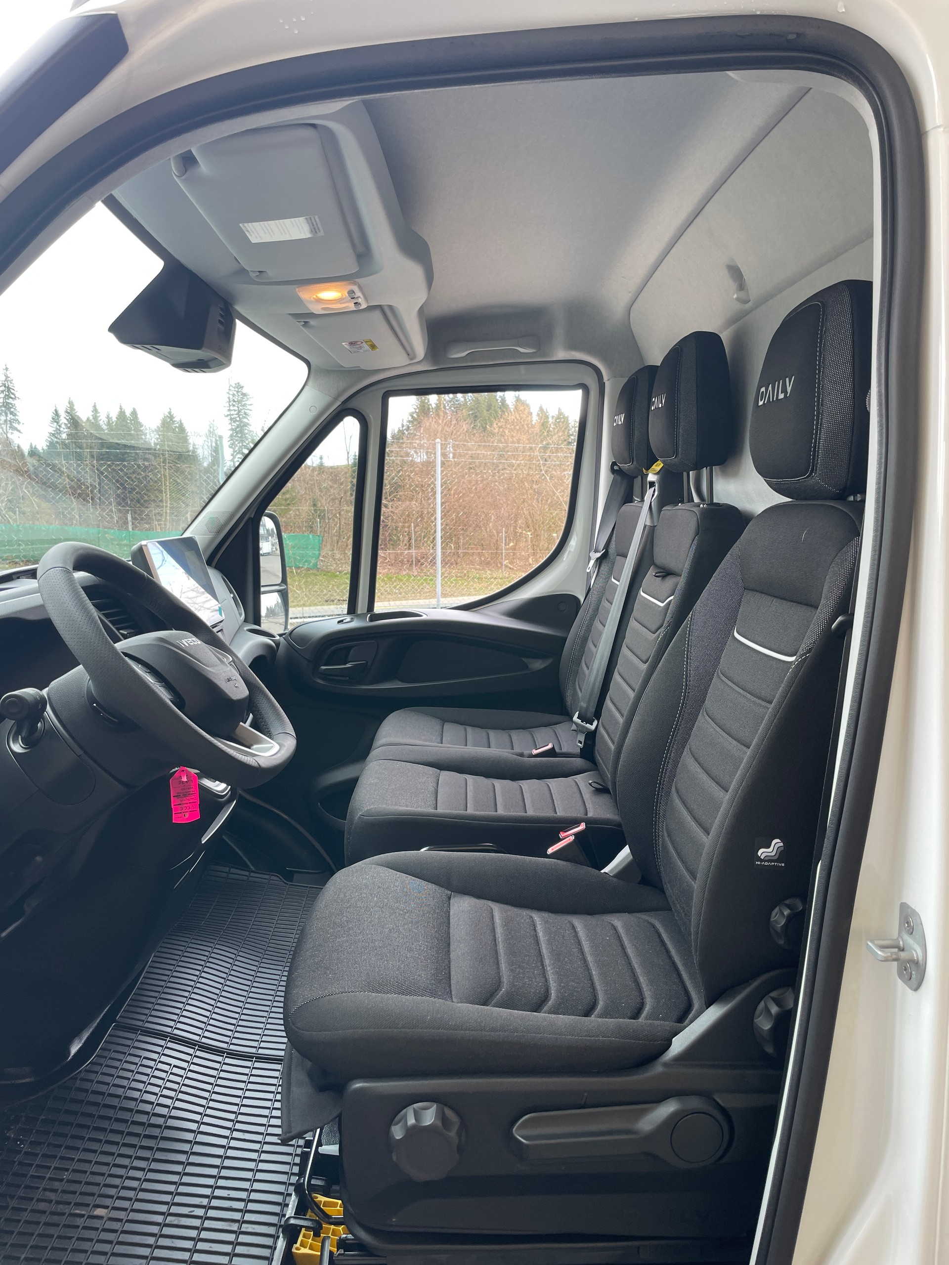 IVECO 35 S 18H A8 HIi-Matic 8-Gang Durchlader mit 2x Hebebühnen und Anhänger-image-21