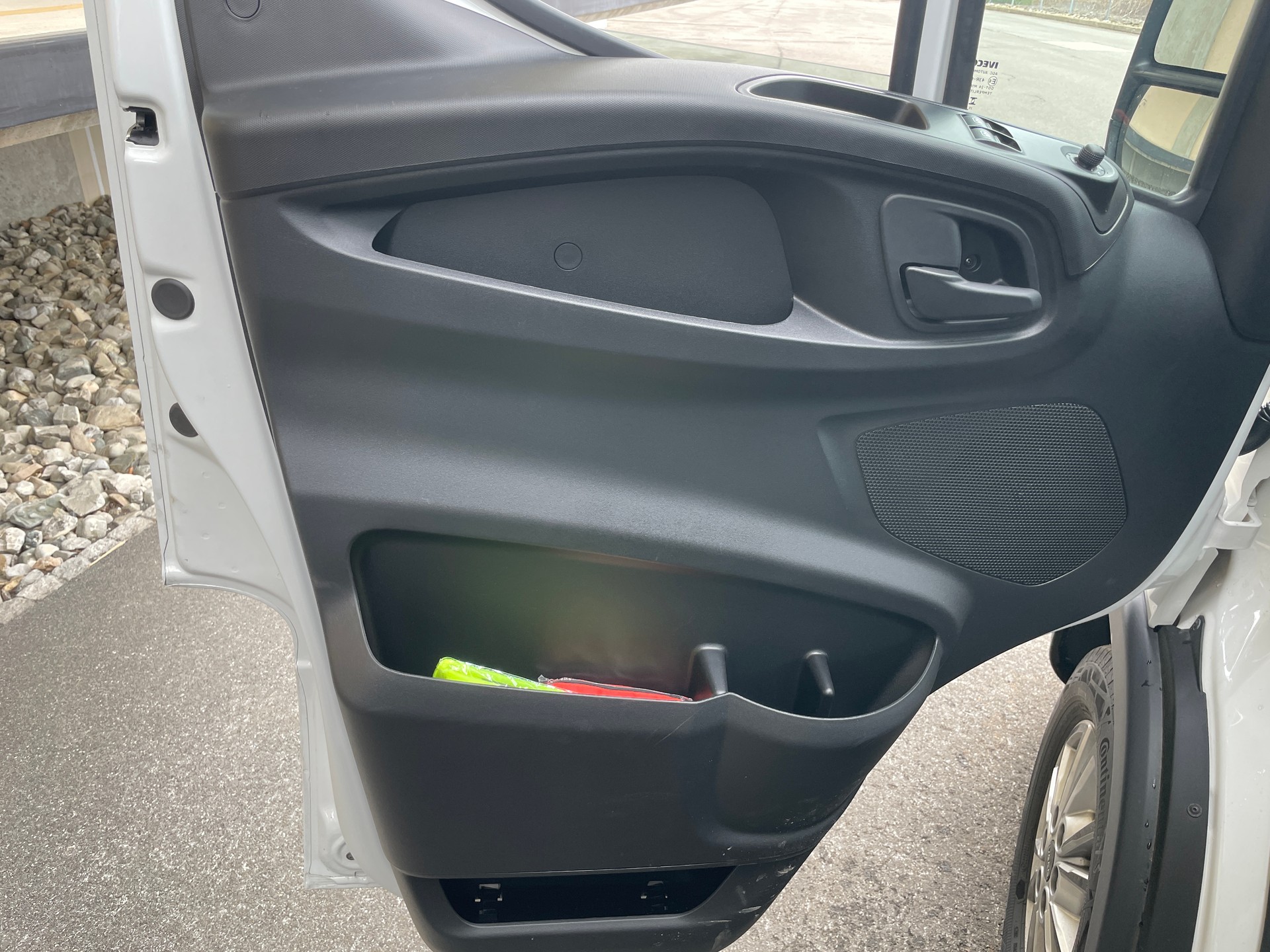 IVECO 35 S 18H A8 HIi-Matic 8-Gang Durchlader mit 2x Hebebühnen und Anhänger-image-20