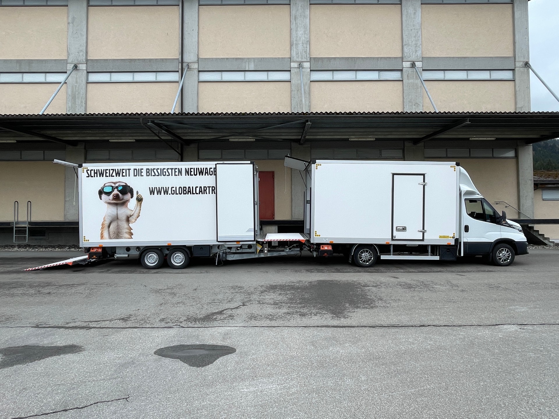 IVECO 35 S 18H A8 HIi-Matic 8-Gang Durchlader mit 2x Hebebühnen und Anhänger-image-0
