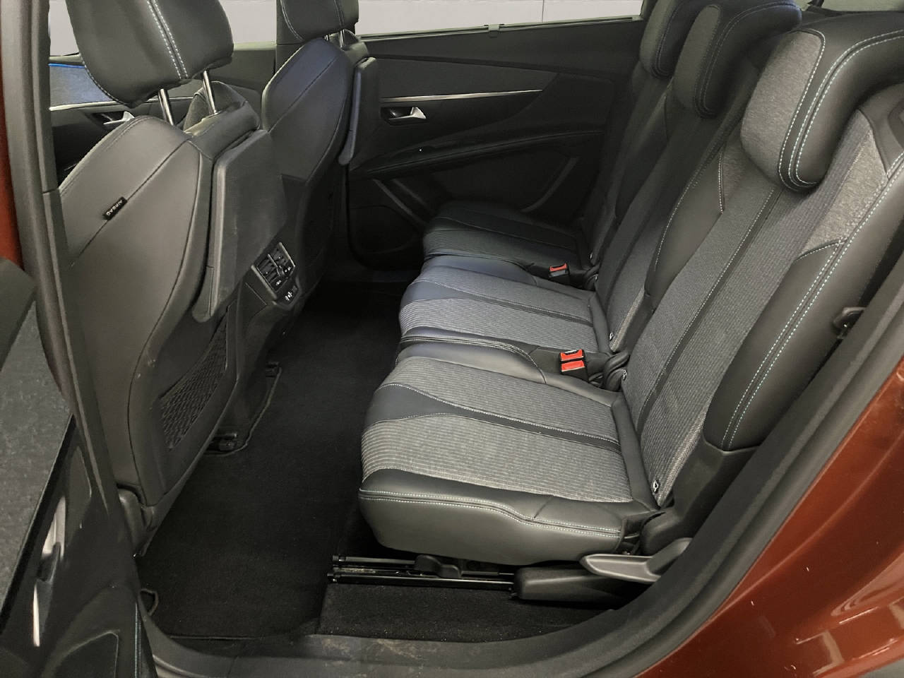 PEUGEOT 5008 1.2 PureTech Allure Pack-image-10