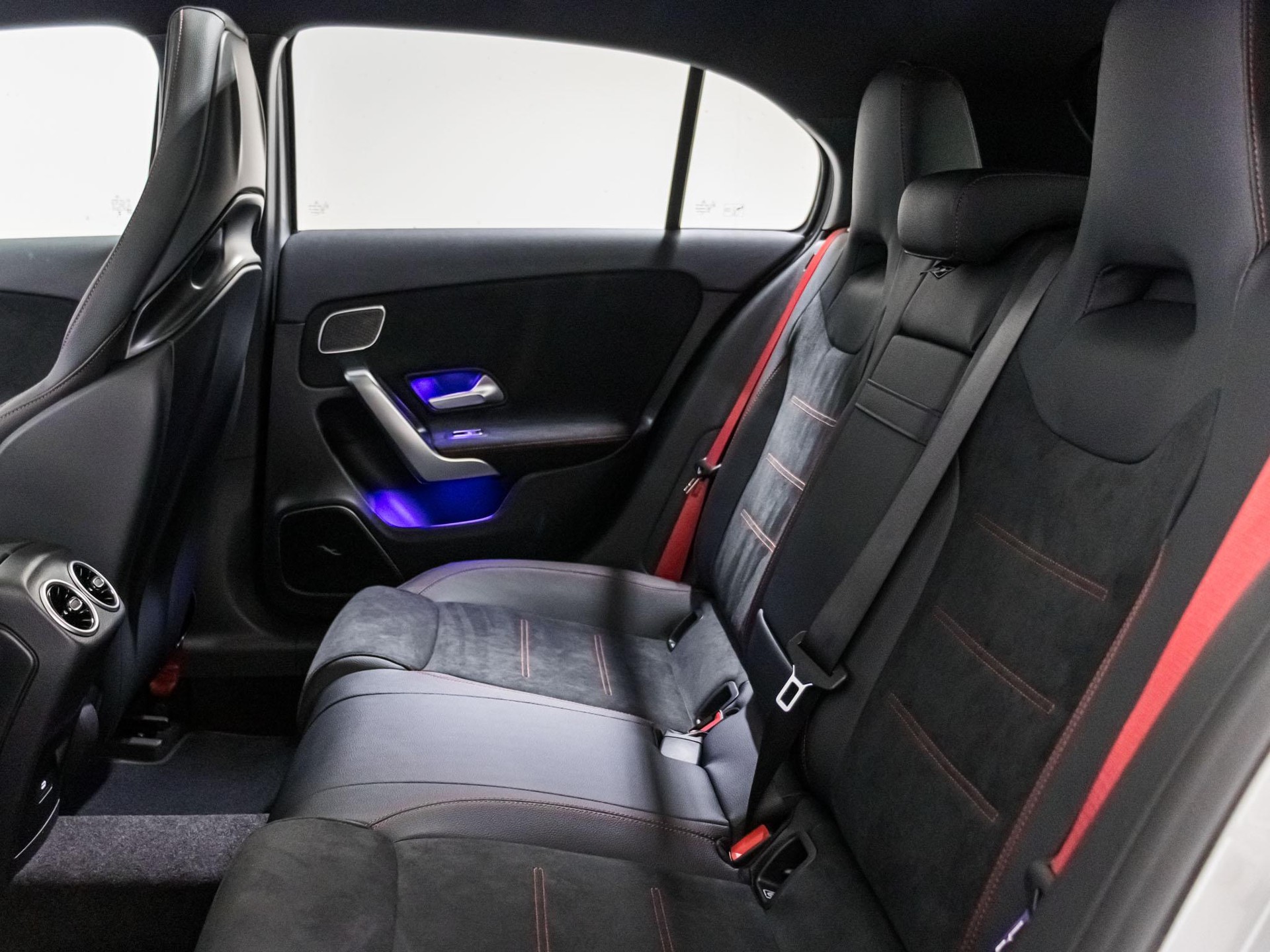 MERCEDES-BENZ A 45 S AMG 4MATIC+-image-7