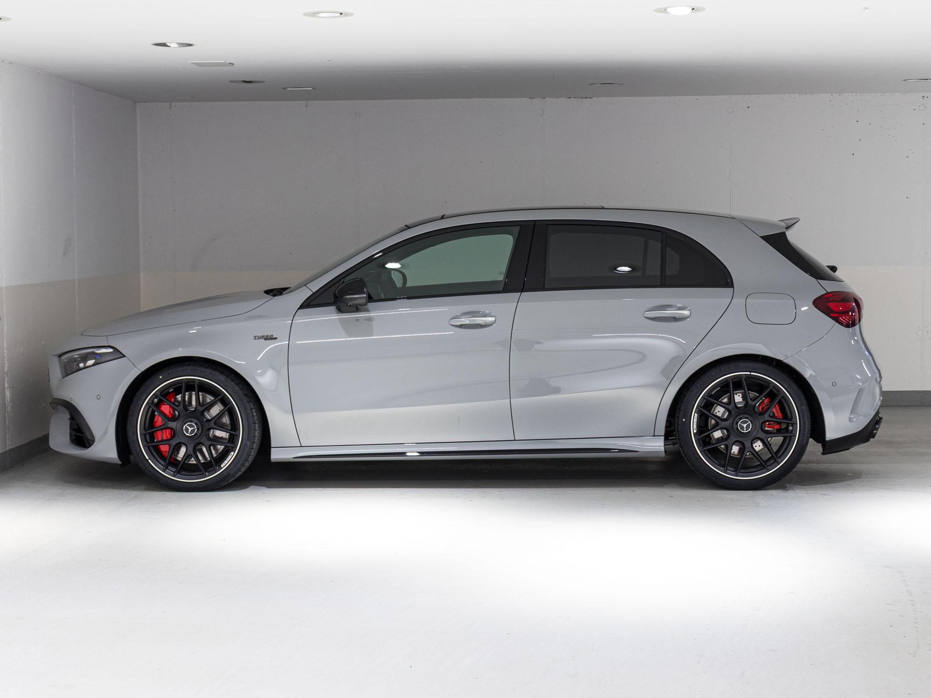 MERCEDES-BENZ A 45 S AMG 4MATIC+-image-4