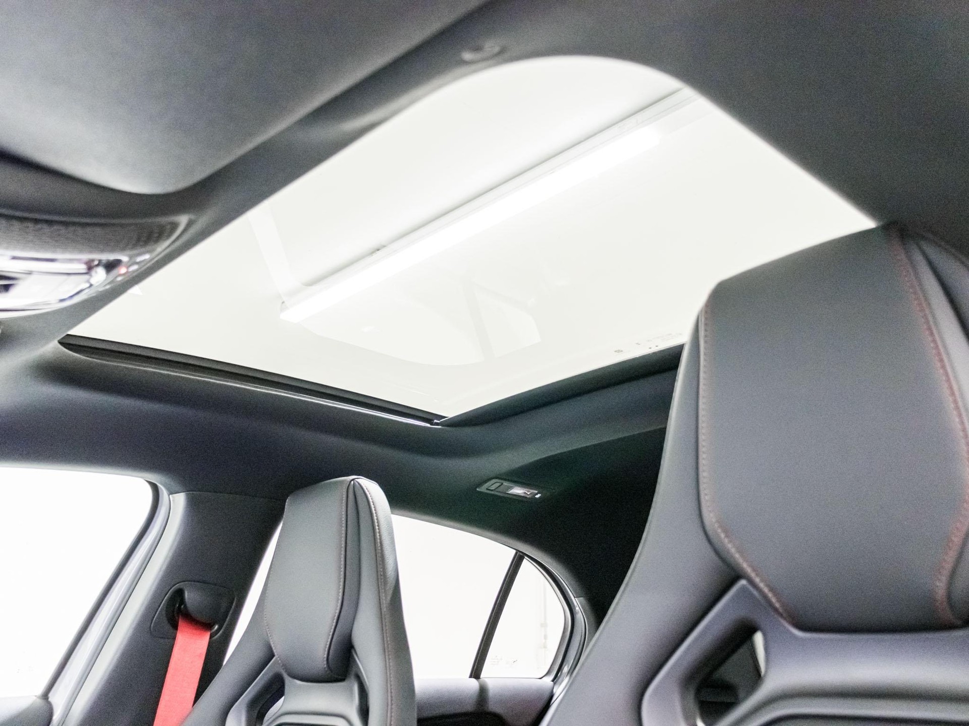 MERCEDES-BENZ A 45 S AMG 4MATIC+-image-8