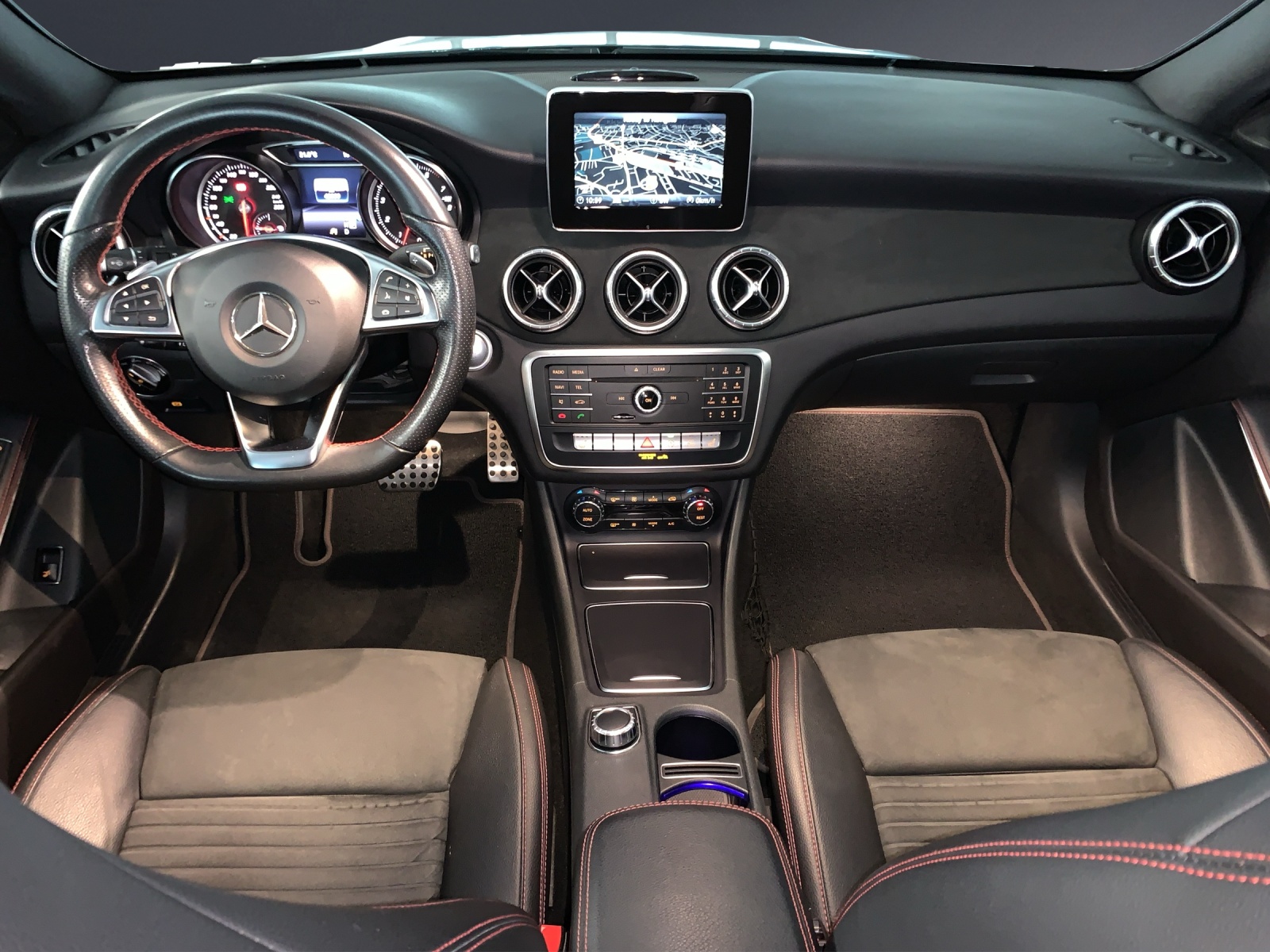 MERCEDES-BENZ CLA 220 AMG Line 4Matic-image-7