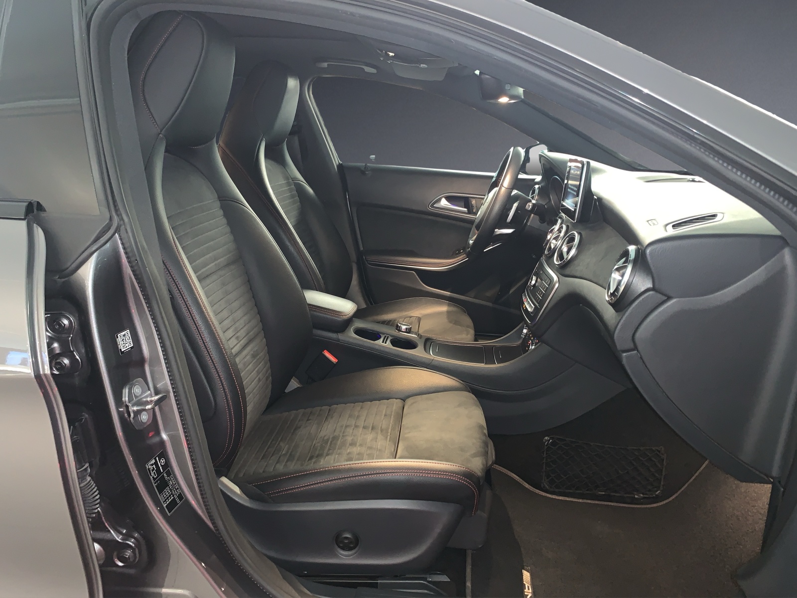 MERCEDES-BENZ CLA 220 AMG Line 4Matic-image-6