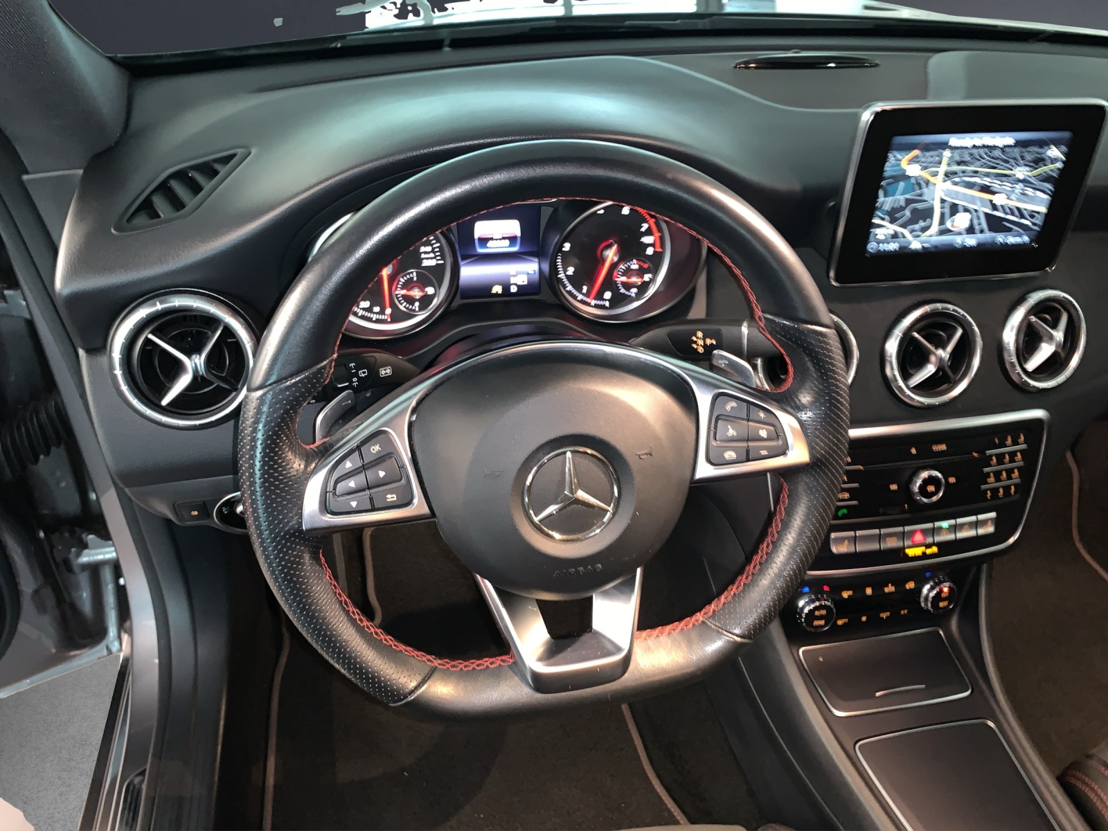 MERCEDES-BENZ CLA 220 AMG Line 4Matic-image-8