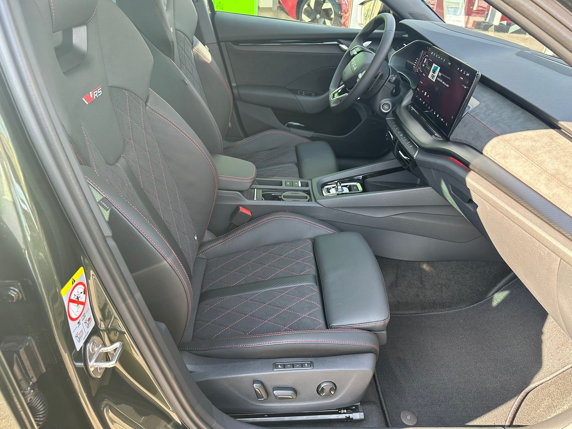 SKODA Octavia 2.0TSI RS Limousine-image-13