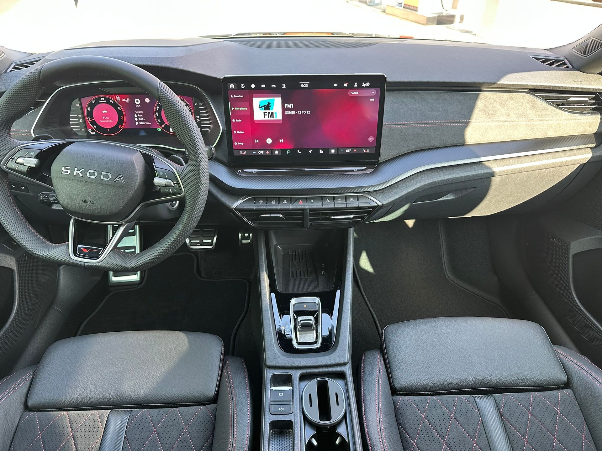 SKODA Octavia 2.0TSI RS Limousine-image-14