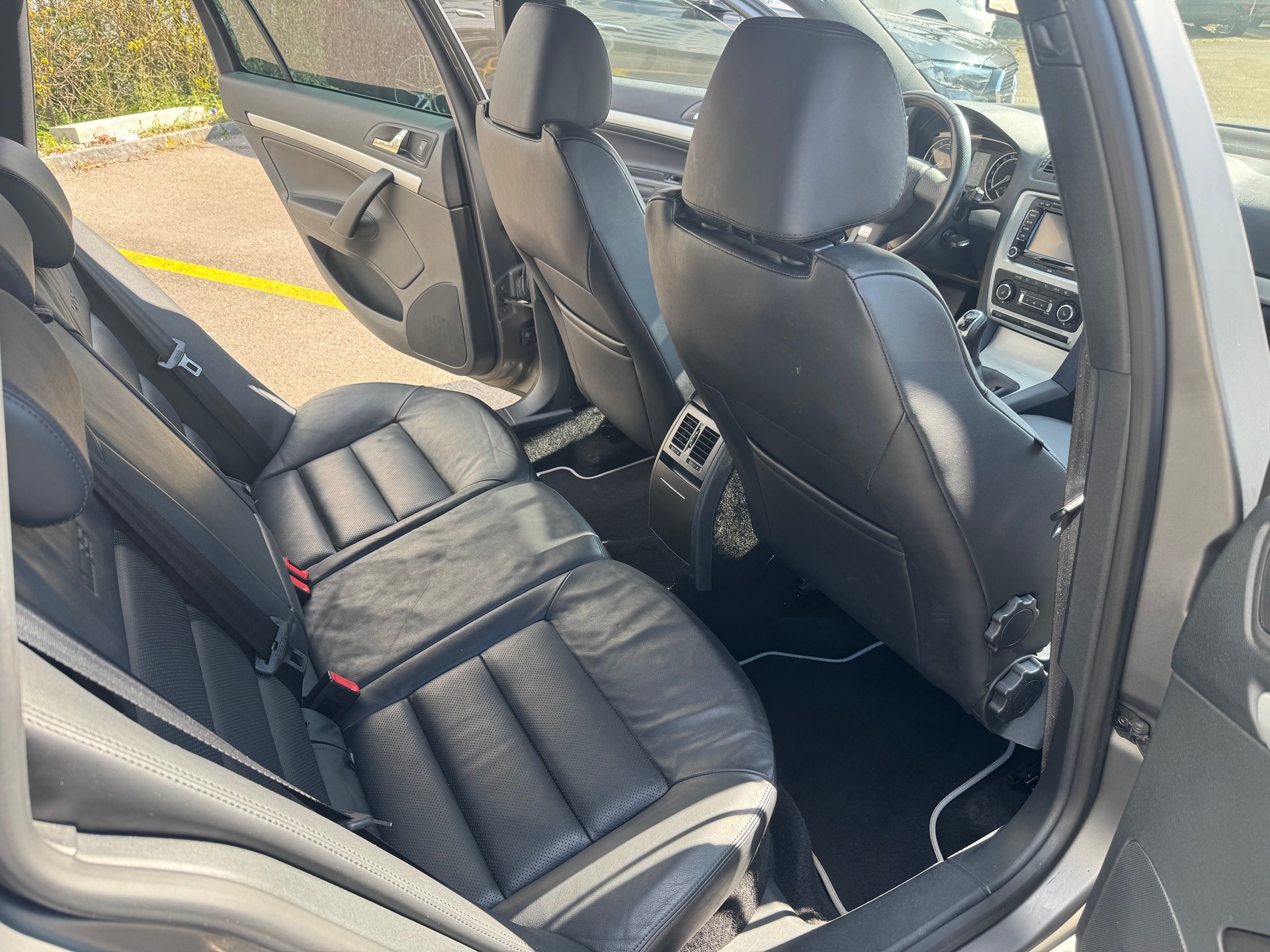 SKODA Octavia Combi 2.0 TSI RS-image-6