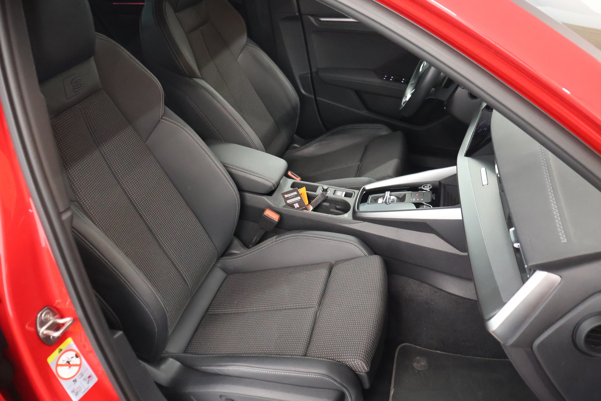 AUDI A3 Sportback 40 TFSI S line quattro S-tronic-image-15