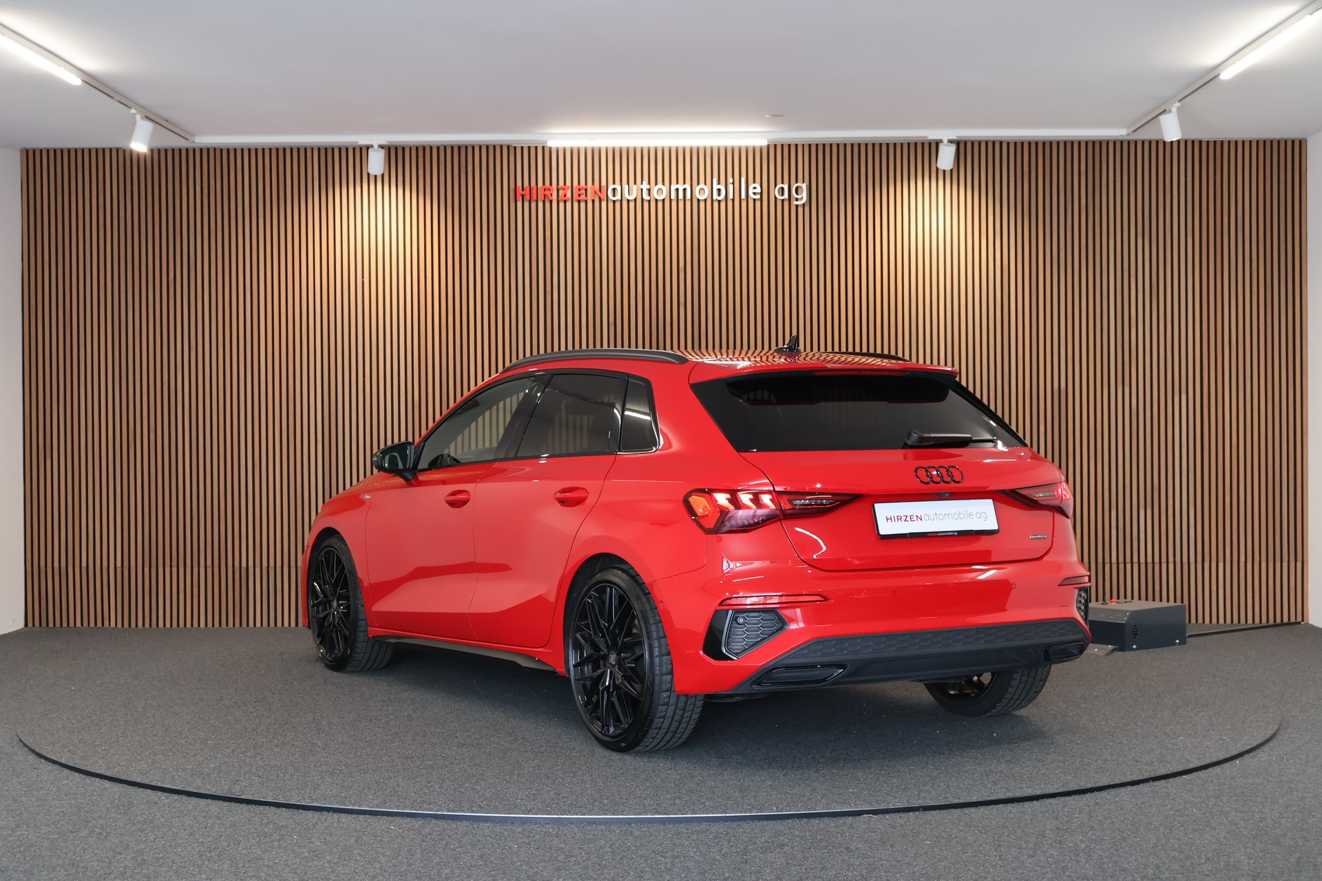 AUDI A3 Sportback 40 TFSI S line quattro S-tronic-image-2