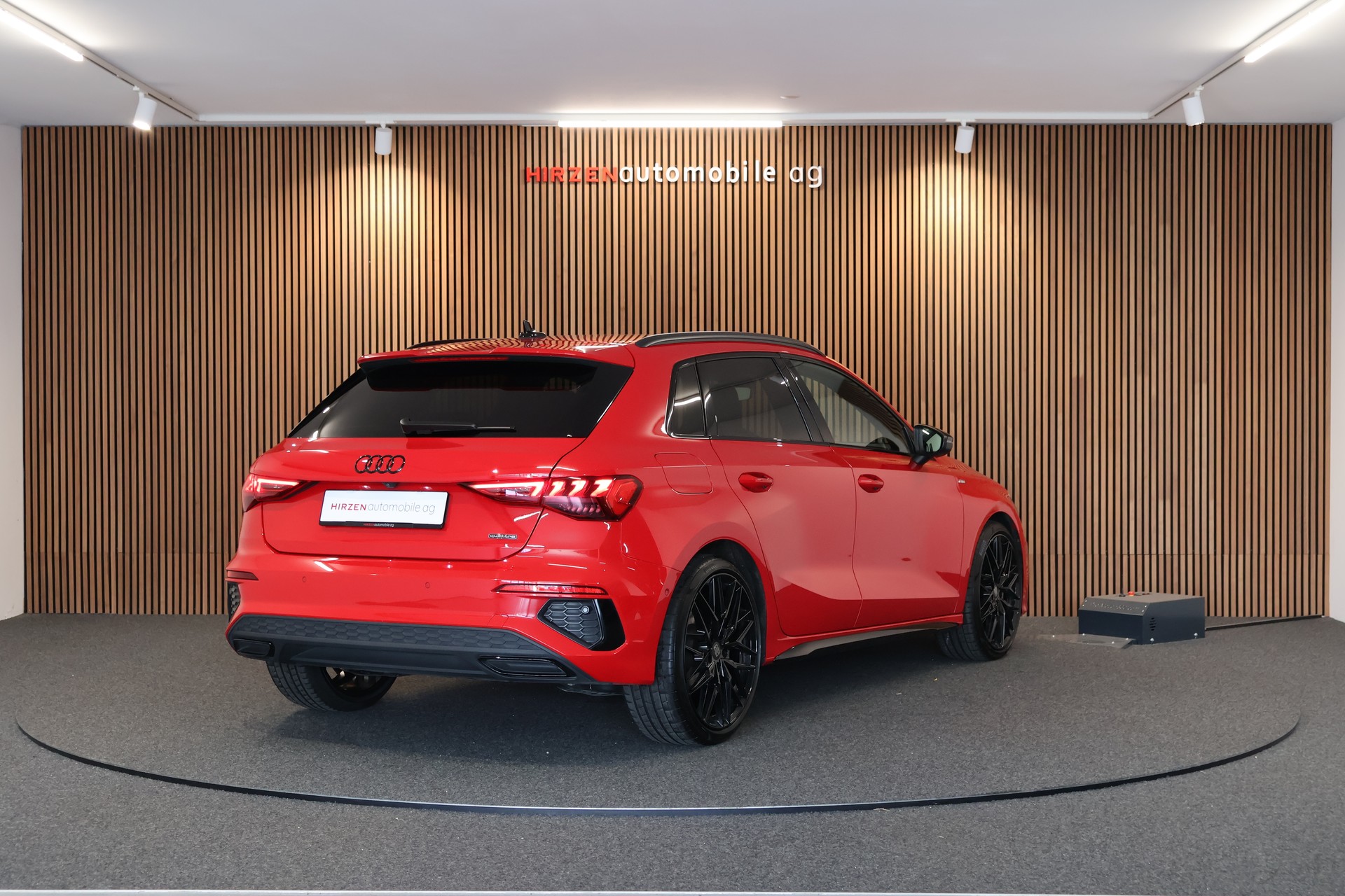AUDI A3 Sportback 40 TFSI S line quattro S-tronic-image-4