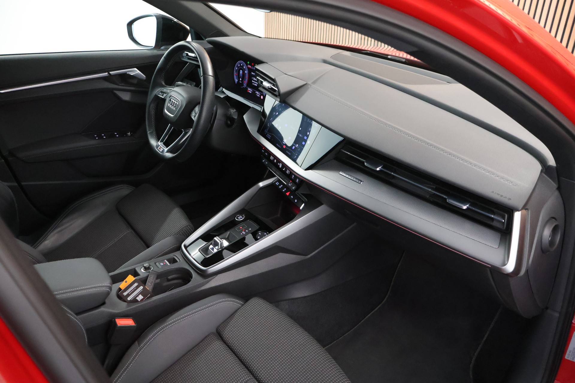 AUDI A3 Sportback 40 TFSI S line quattro S-tronic-image-14