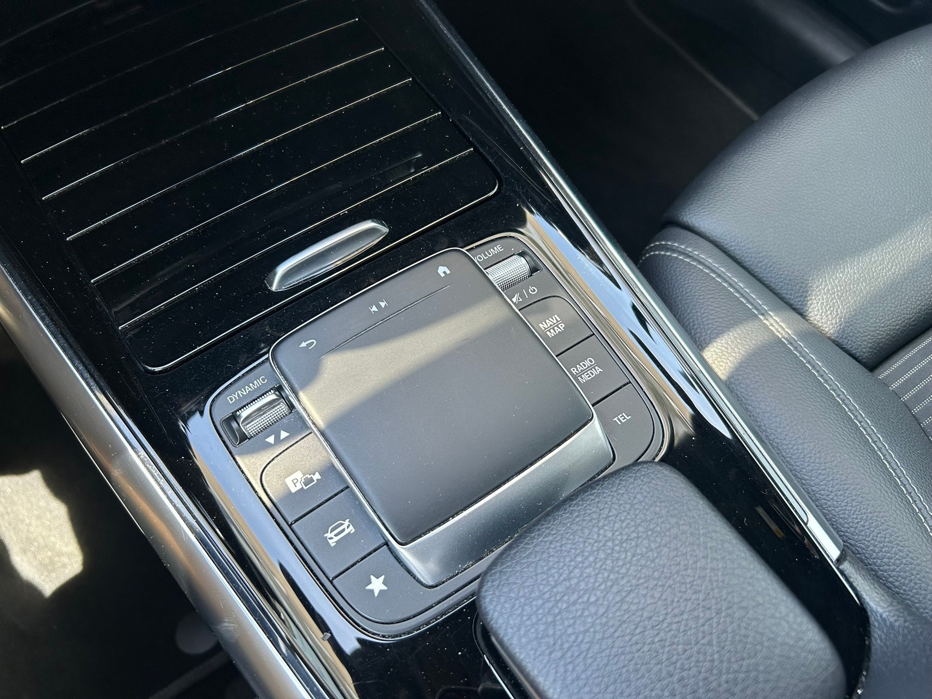 MERCEDES-BENZ B 180 Progressive 7G-DCT-image-13