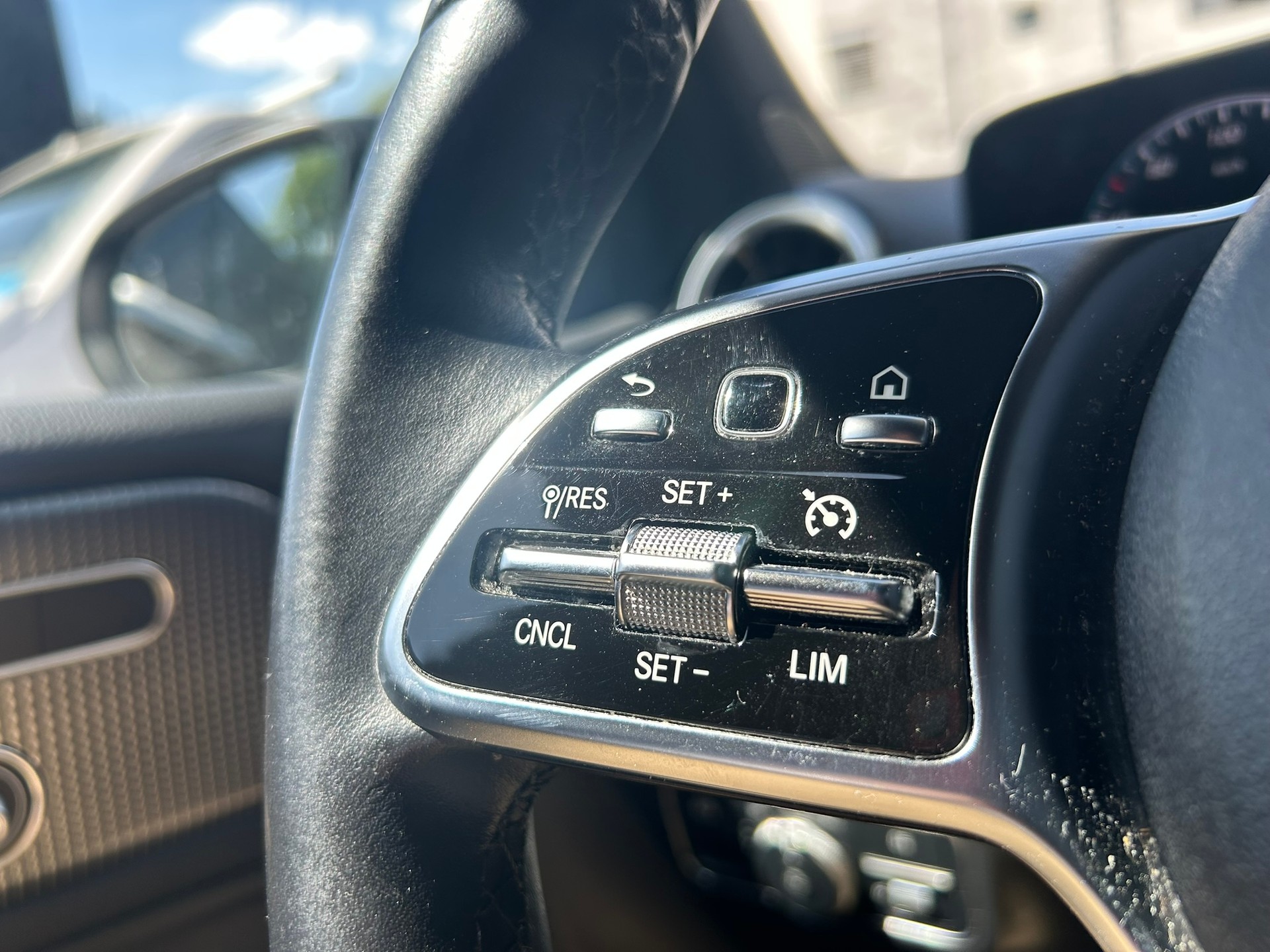 MERCEDES-BENZ B 180 Progressive 7G-DCT-image-12