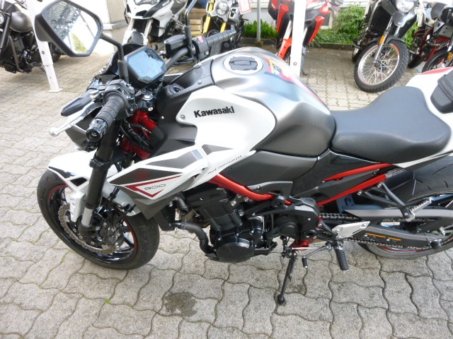 KAWASAKI Z 900-image-3