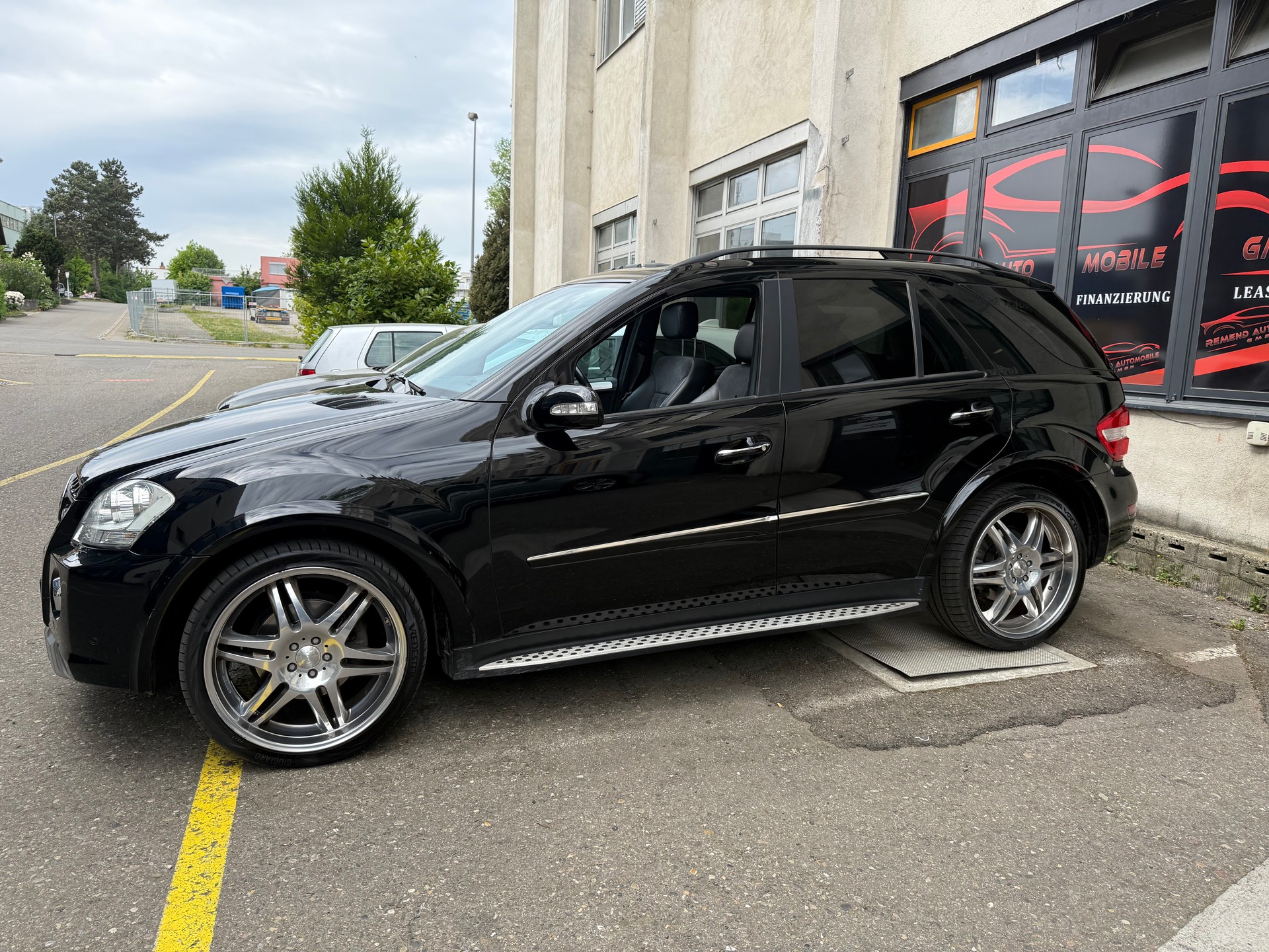MERCEDES-BENZ ML 350 4Matic 7G-Tronic AMG Optik-image-2