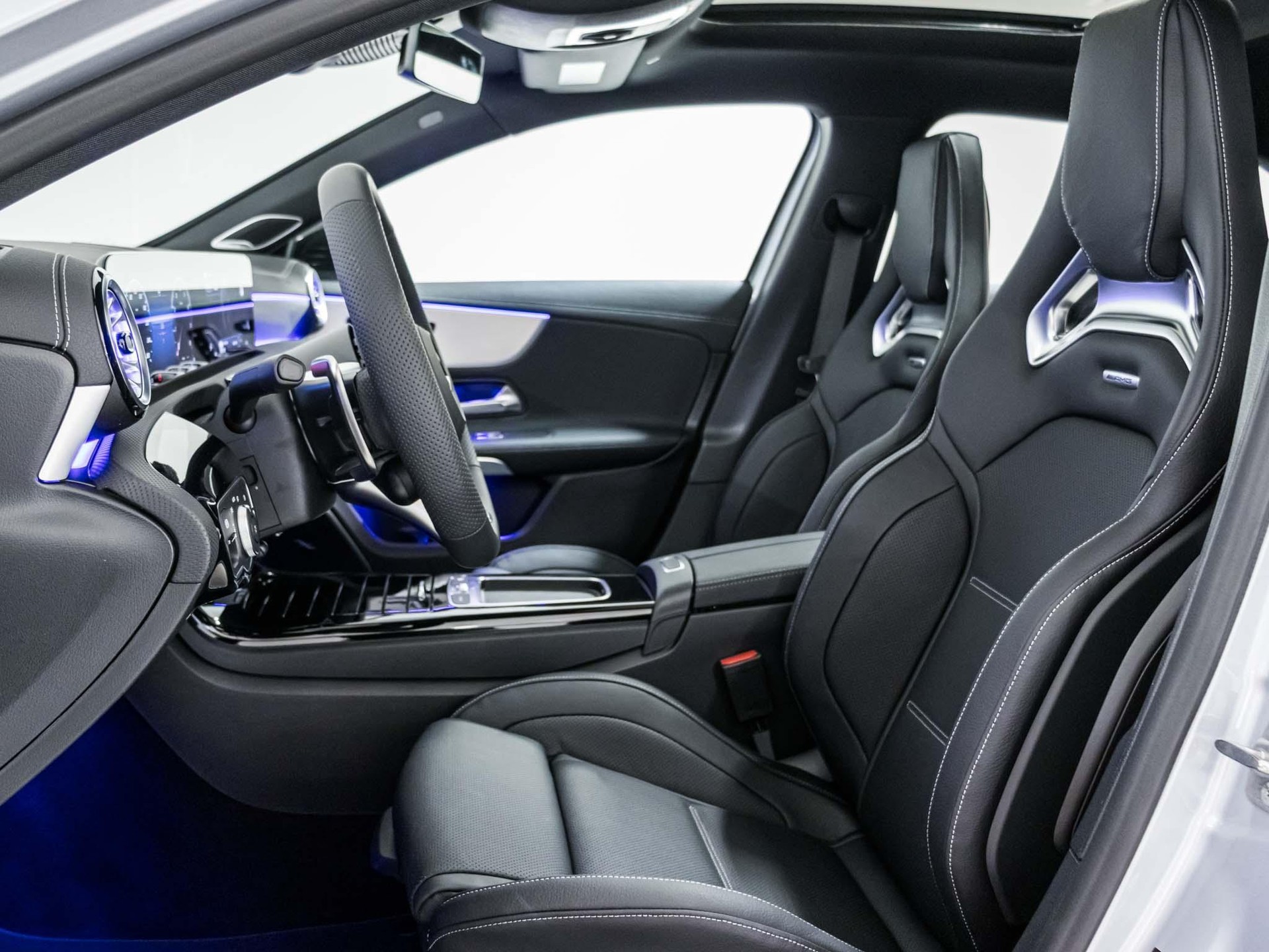 MERCEDES-BENZ A 35 AMG 4MATIC-image-6