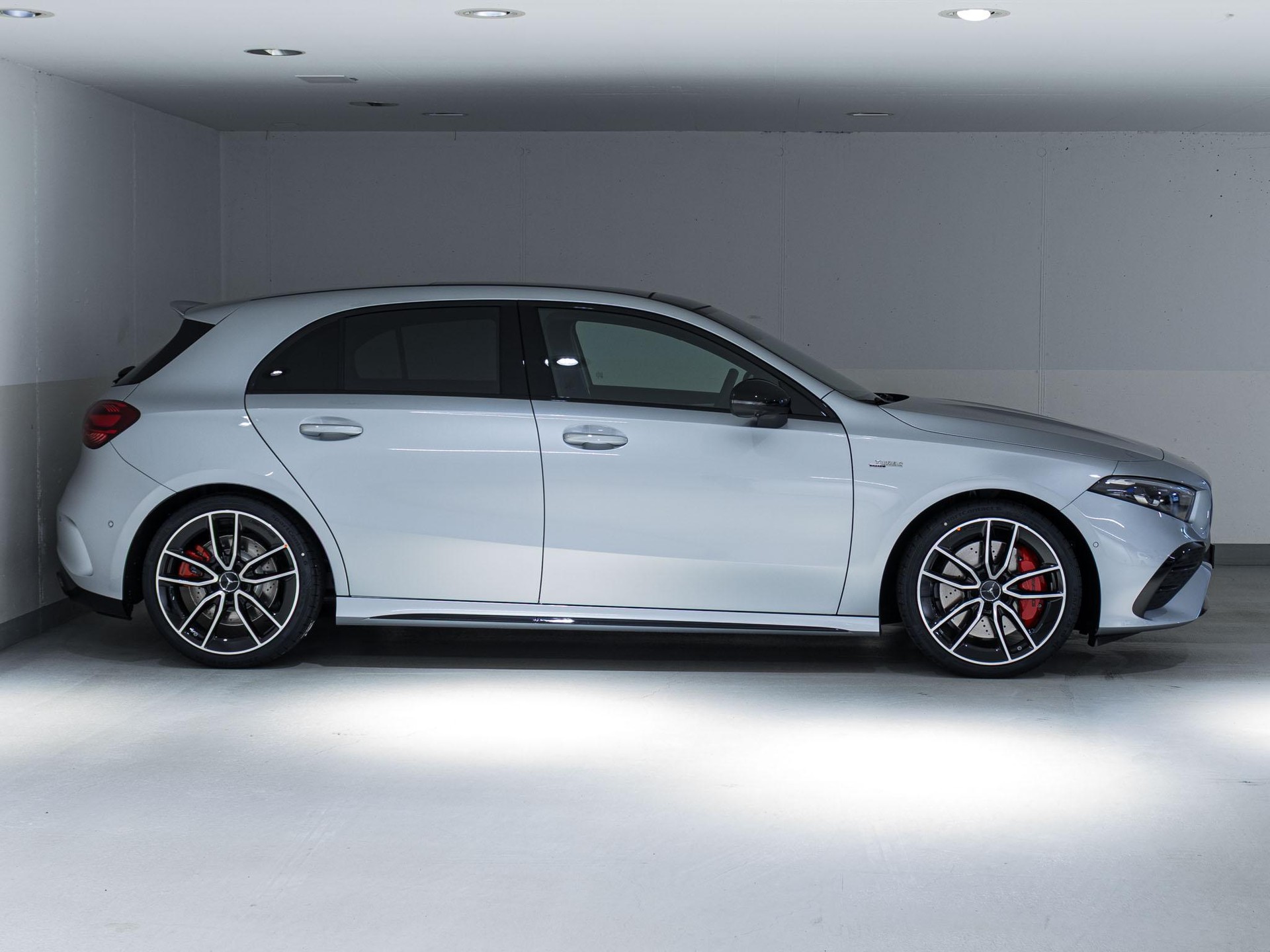 MERCEDES-BENZ A 35 AMG 4MATIC-image-1