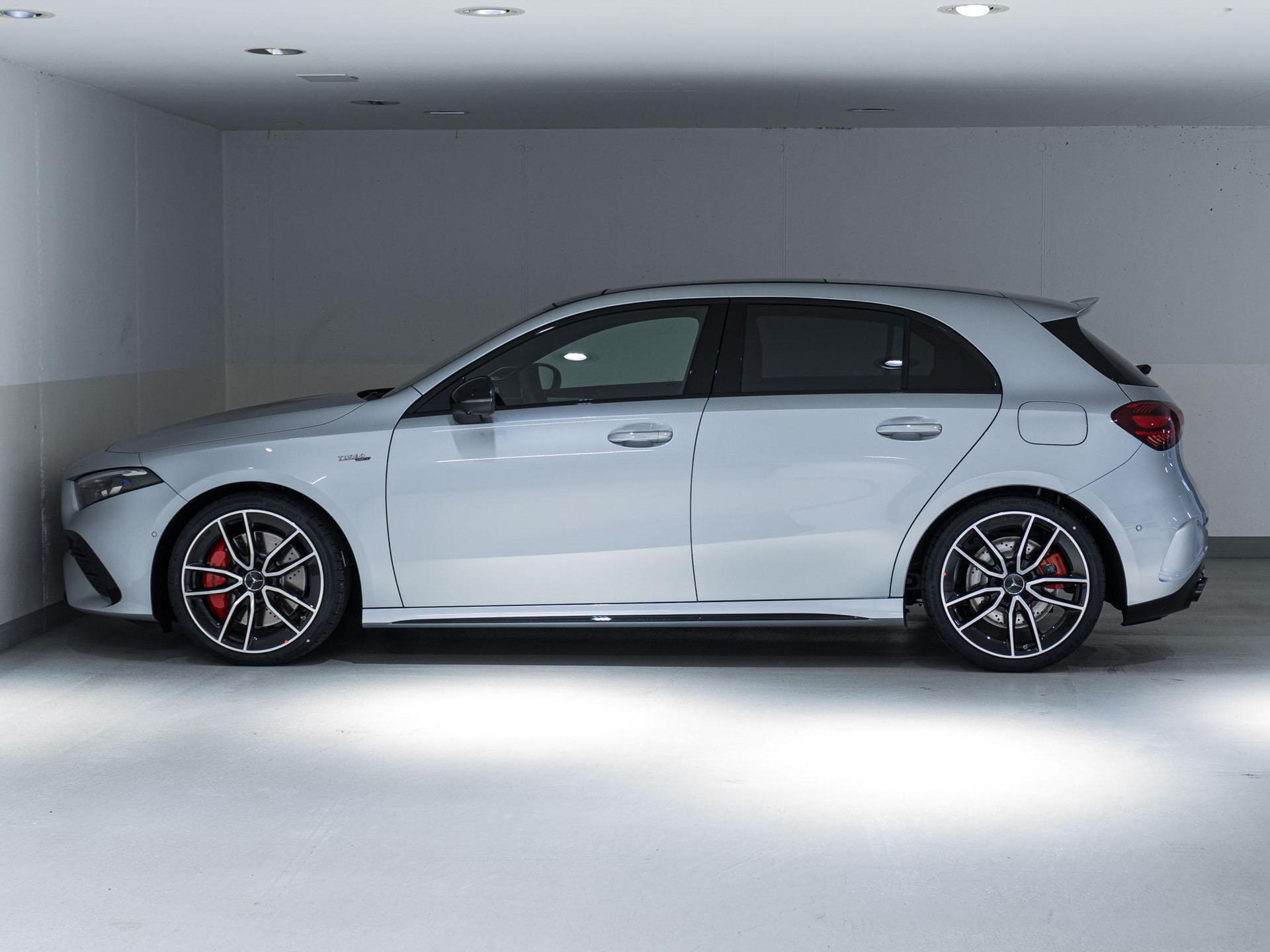 MERCEDES-BENZ A 35 AMG 4MATIC-image-4