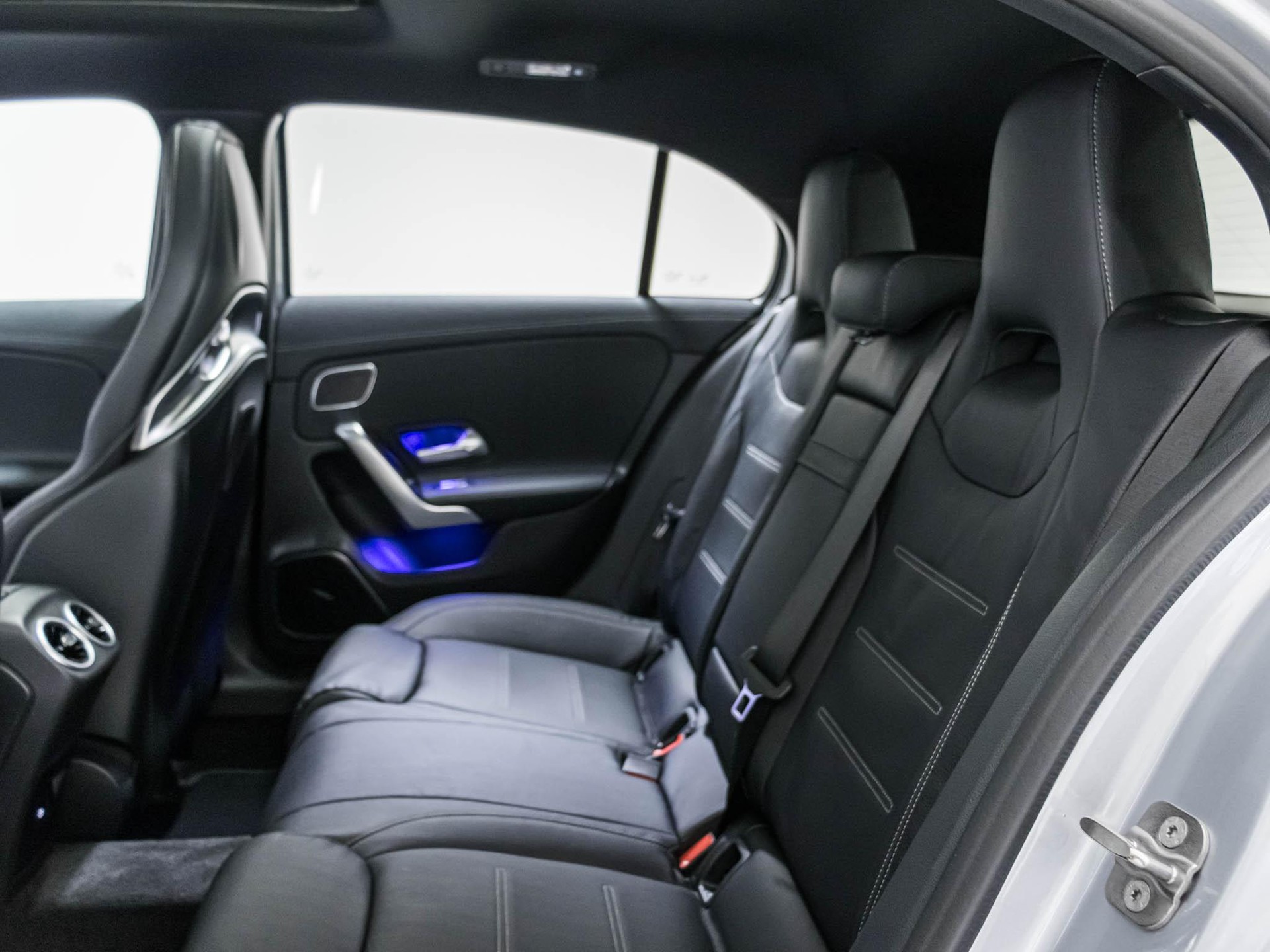 MERCEDES-BENZ A 35 AMG 4MATIC-image-7