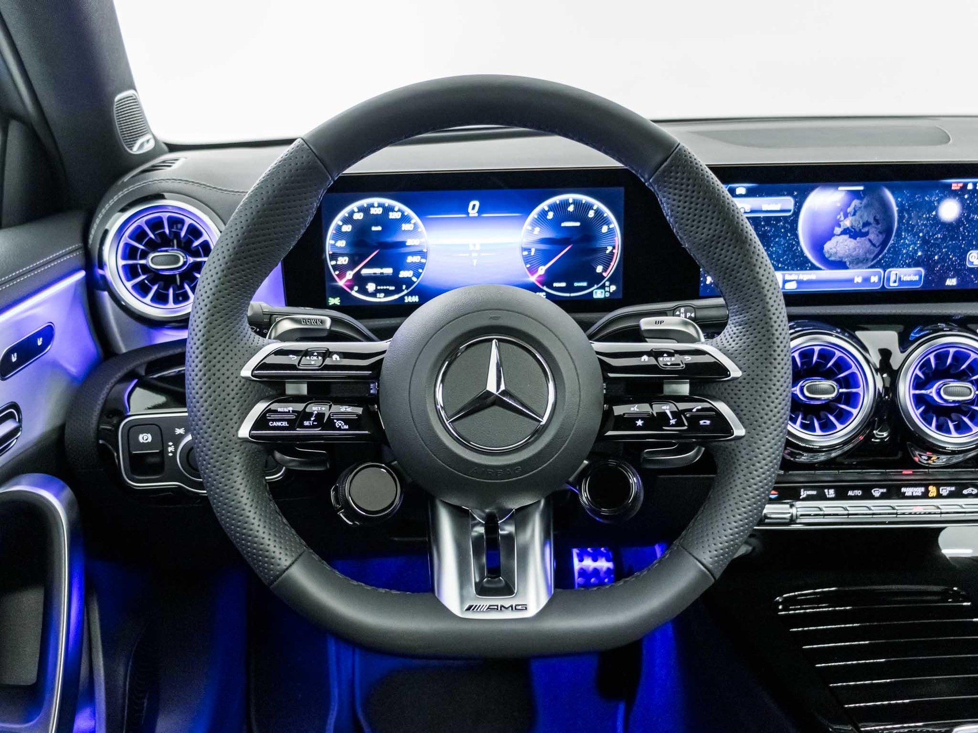 MERCEDES-BENZ A 35 AMG 4MATIC-image-10