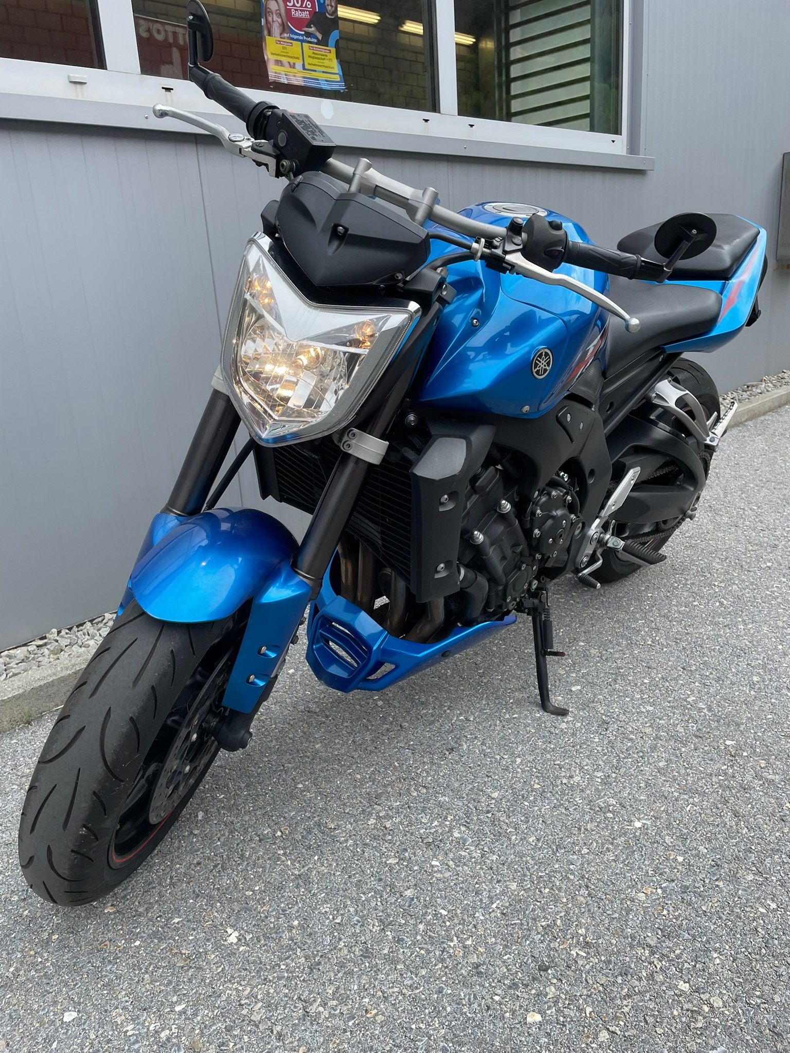 YAMAHA FZ1 N Power blue-showroom-element-3