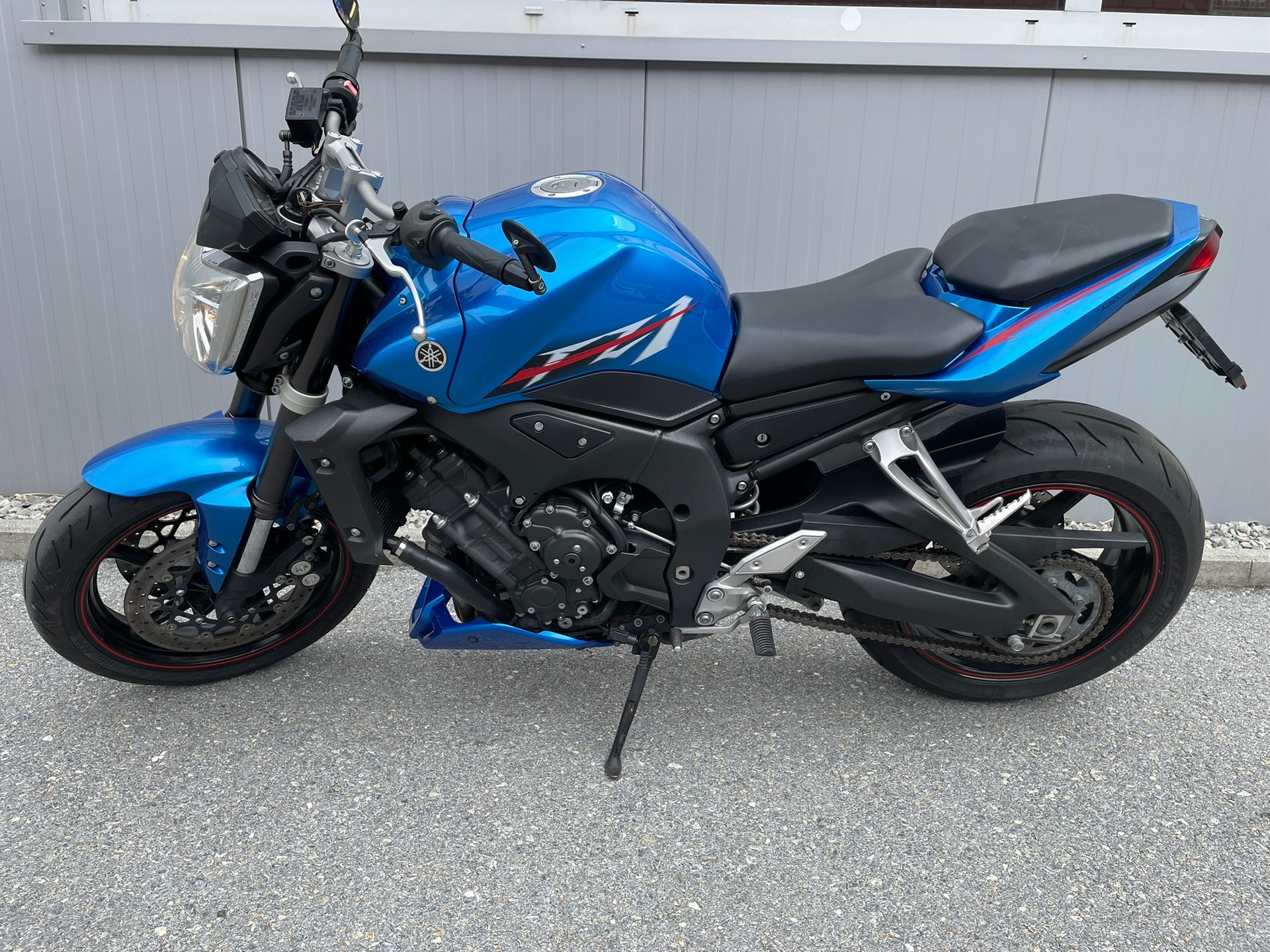 YAMAHA FZ1 N Power blue-showroom-element-1