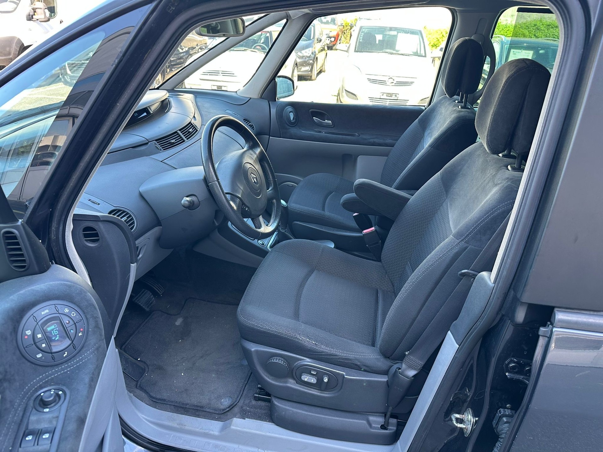 RENAULT Espace 2.0 Turbo Privilège-image-8