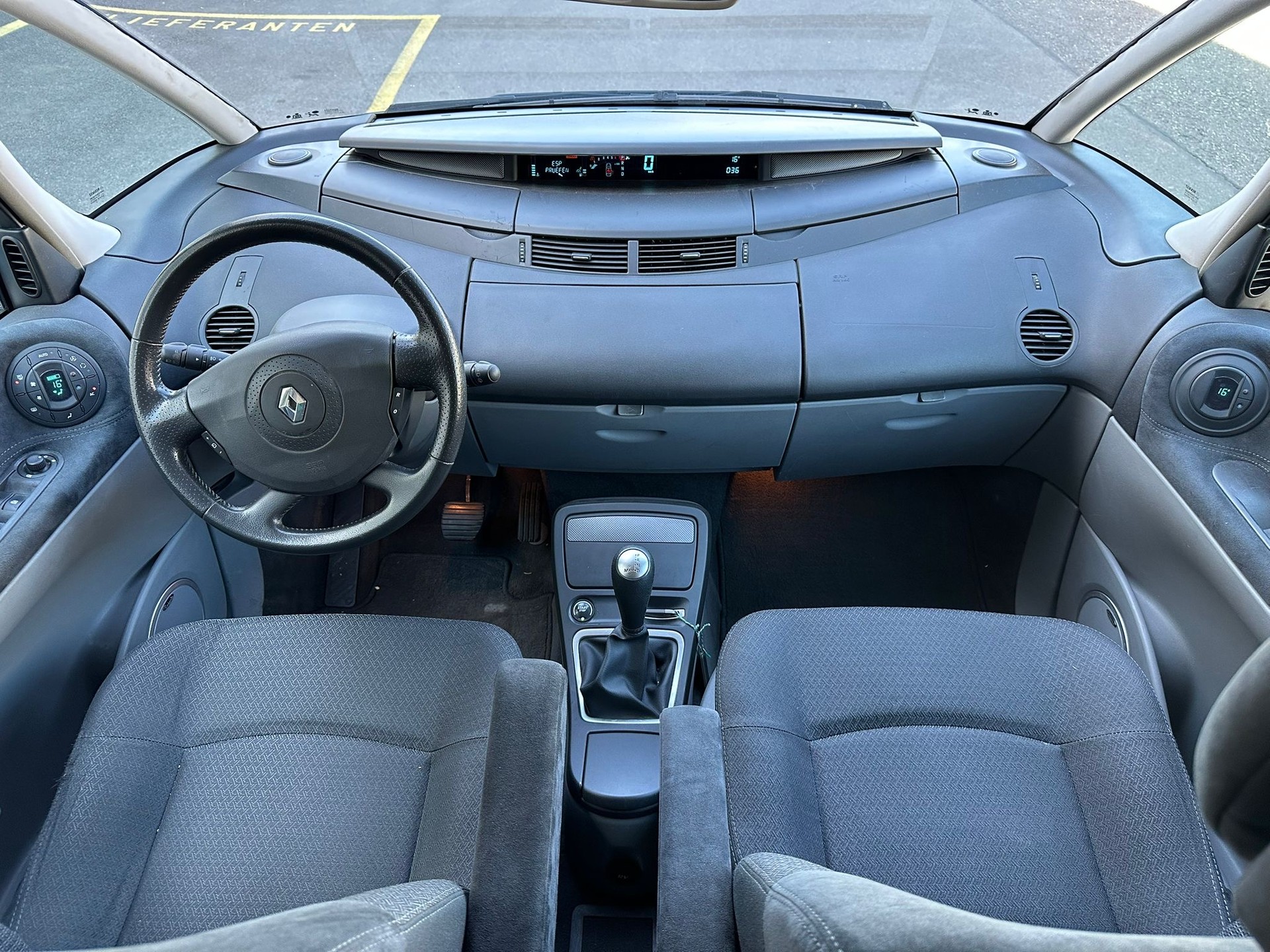 RENAULT Espace 2.0 Turbo Privilège-image-12