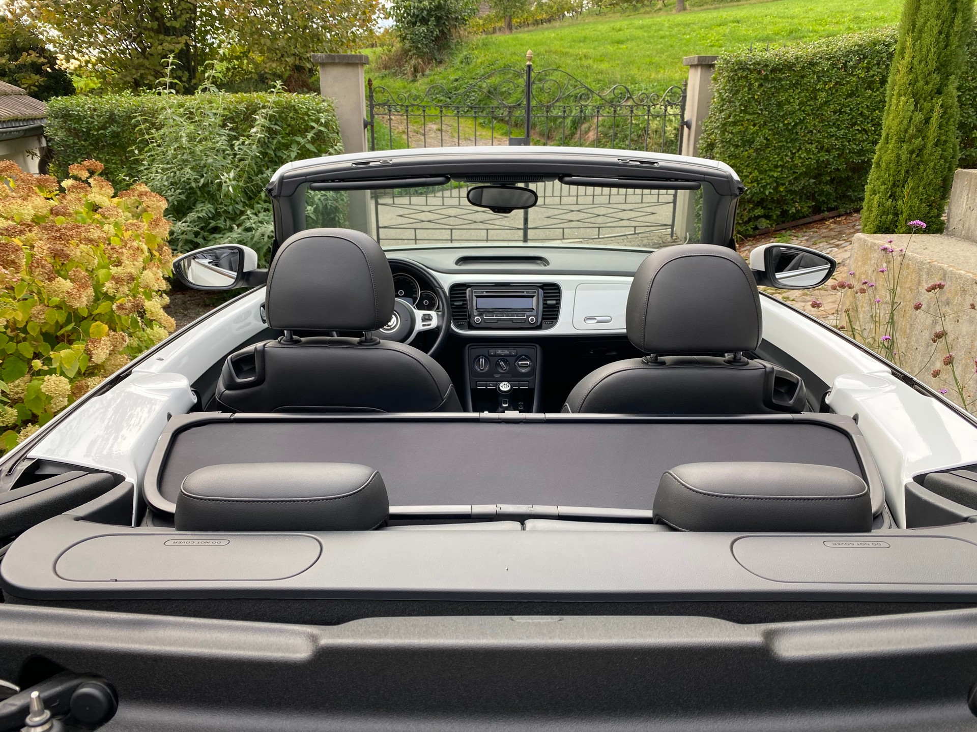 VW VW Beetle Cabrio 1.4 TSI Sport - frisch ab Service & MFK - Leder-image-8