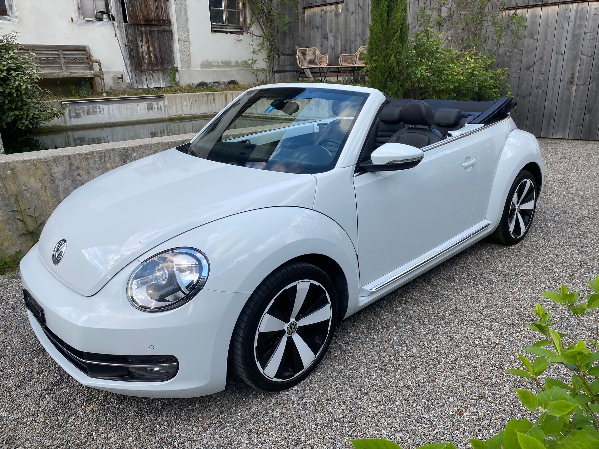 VW VW Beetle Cabrio 1.4 TSI Sport - frisch ab Service & MFK - Leder-image-10
