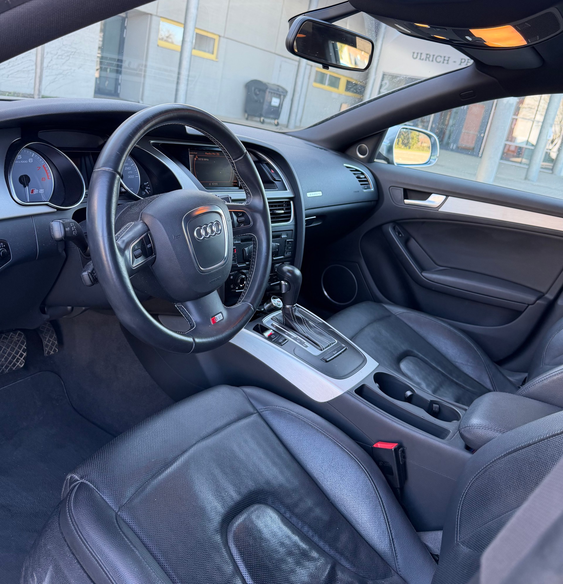 AUDI 3.0 V6 TFSI quattro S-Tronic-image-6