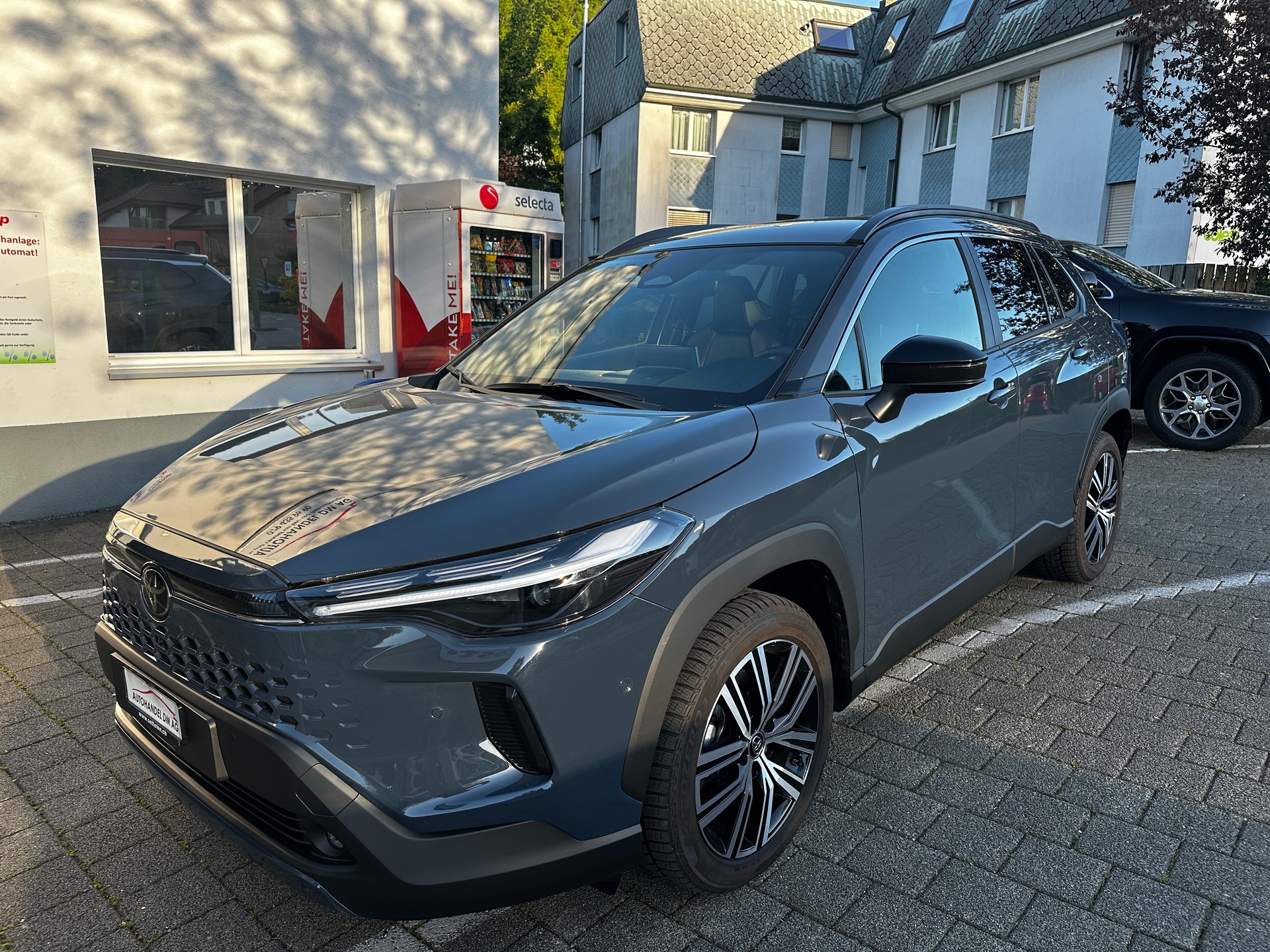 TOYOTA Corolla Cross 2.0 Premium e-CVT AWD-showroom-element-1