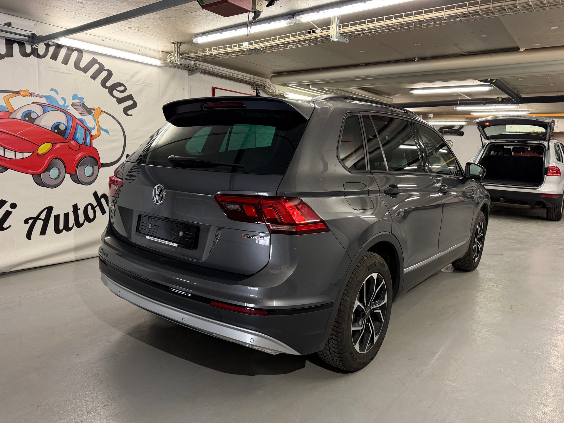 VW Tiguan 2.0TSI Offroad 4Motion DSG-showroom-element-3