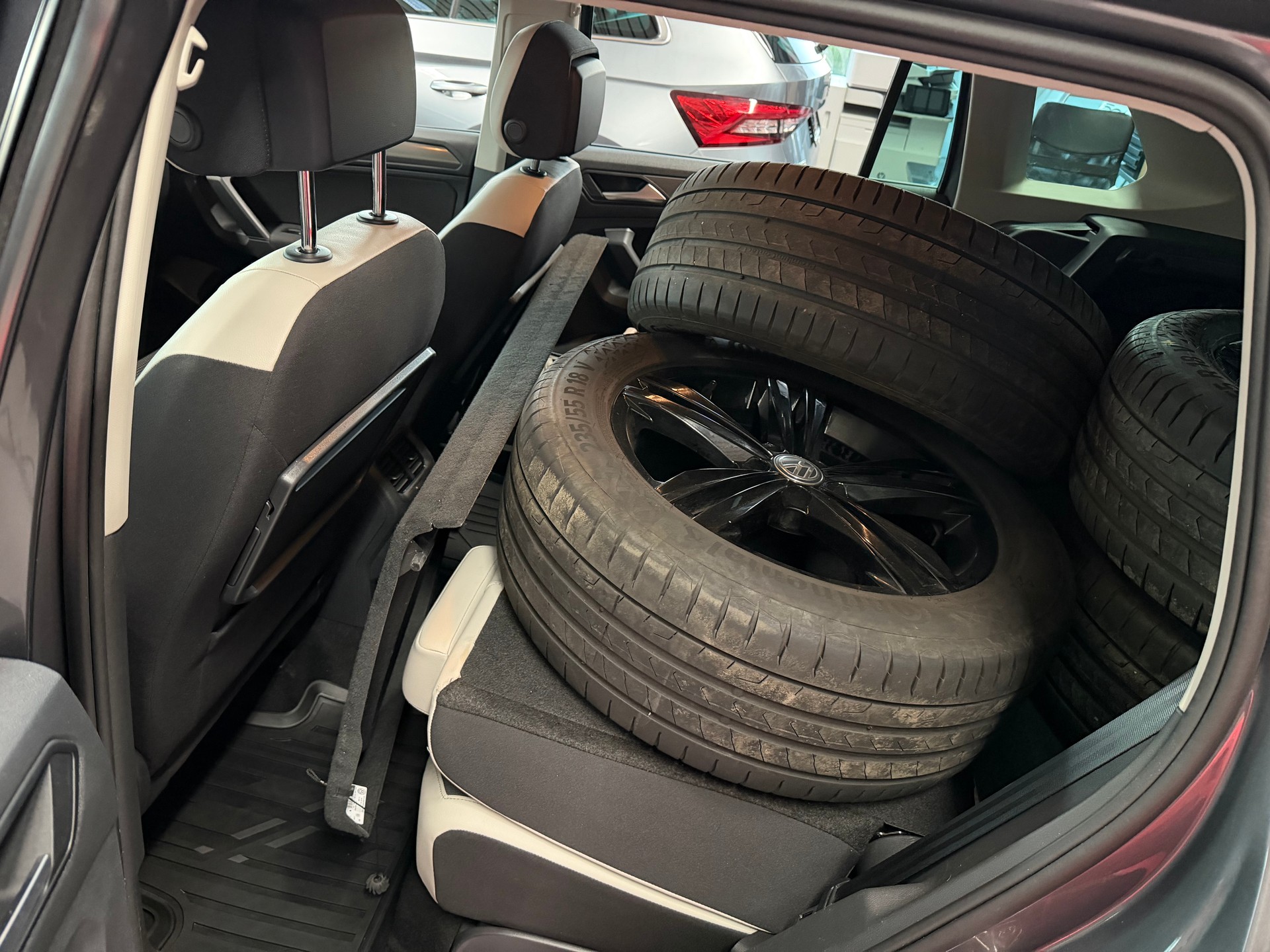 VW Tiguan 2.0TSI Offroad 4Motion DSG-image-7