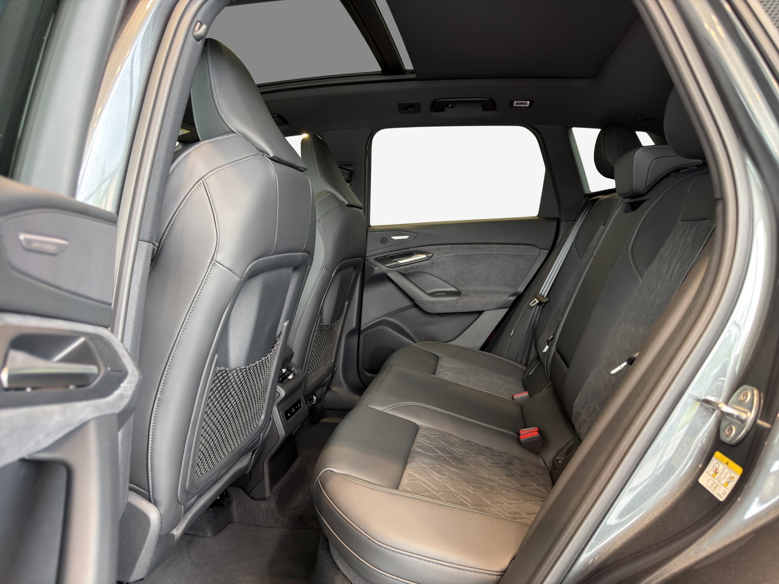 AUDI SQ6 e-tron quattro-image-11