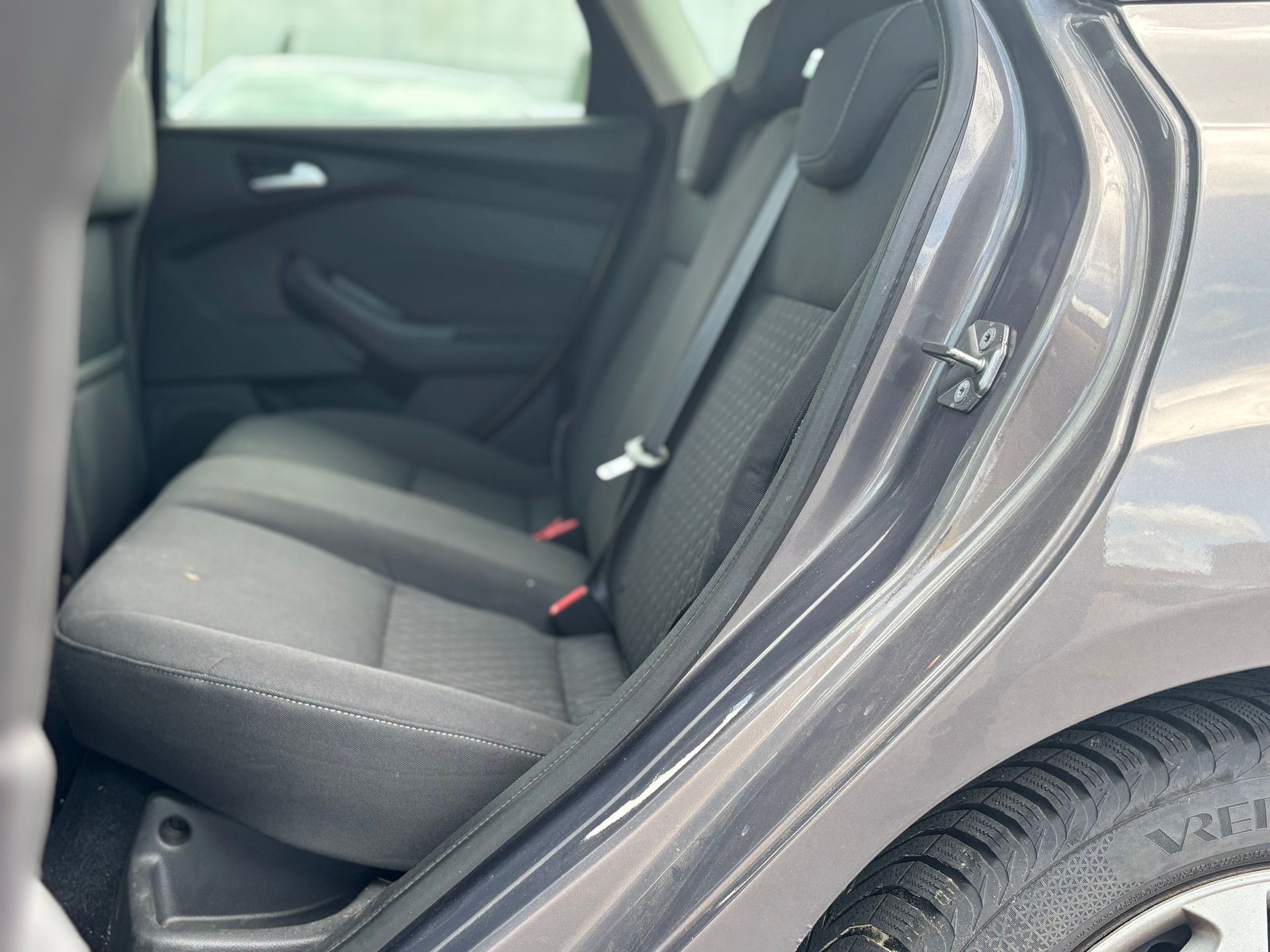 FORD Focus 1.0 SCTi Titanium-image-6